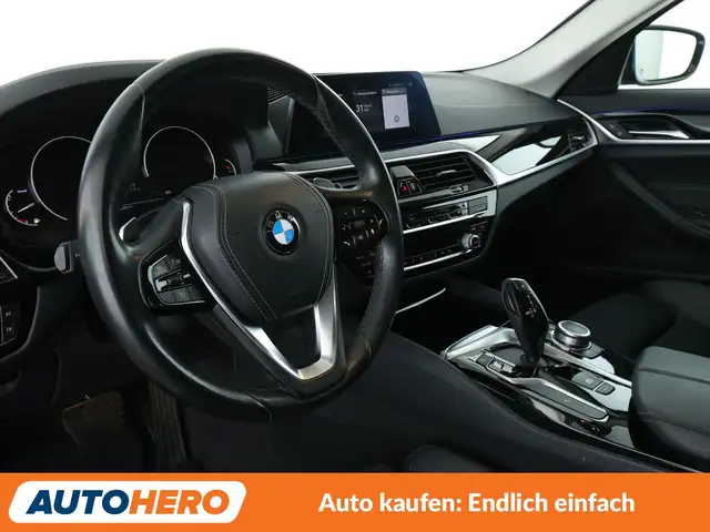 BMW 5 Series view 11