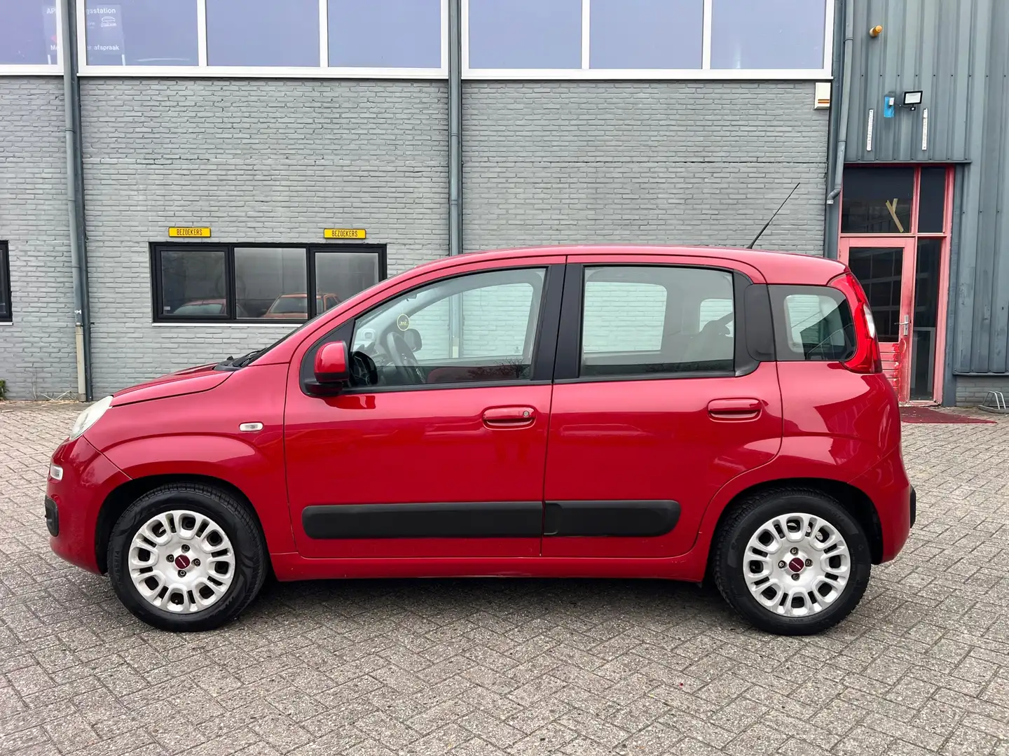 Fiat Panda 0.9 TwinAir Easy NL-Auto / NAP / APK / Airco / Elc Rood - 2