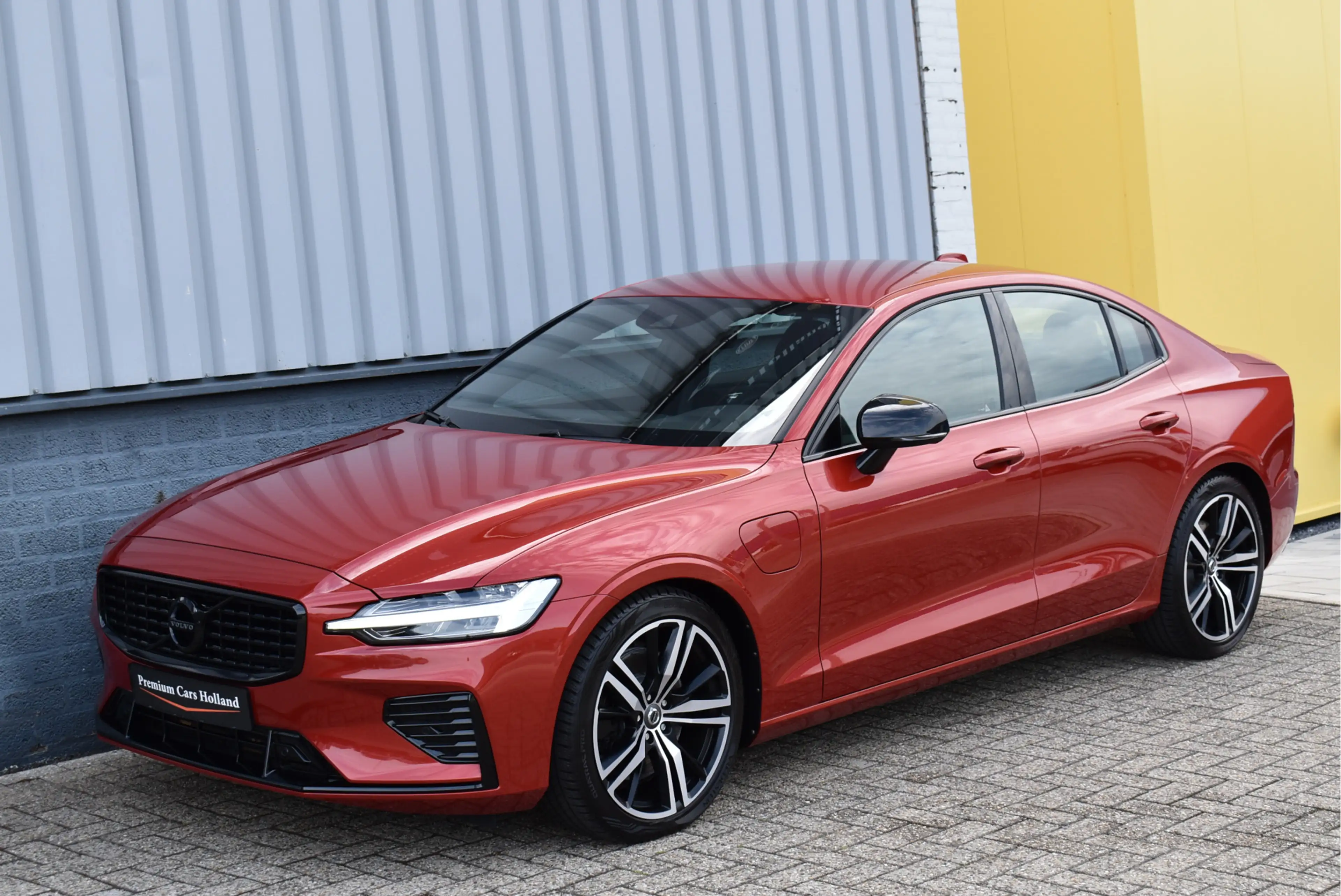 Volvo S60 2.0 T6 AWD Twin Engine R-Design Navi Leder Full Le — photo 33