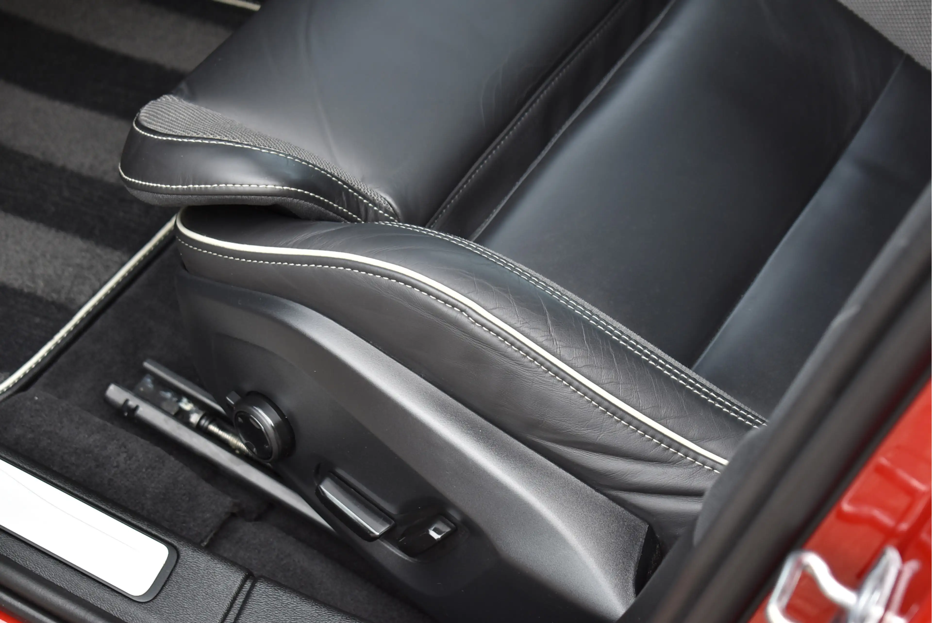 Volvo S60 2.0 T6 AWD Twin Engine R-Design Navi Leder Full Le — photo 13