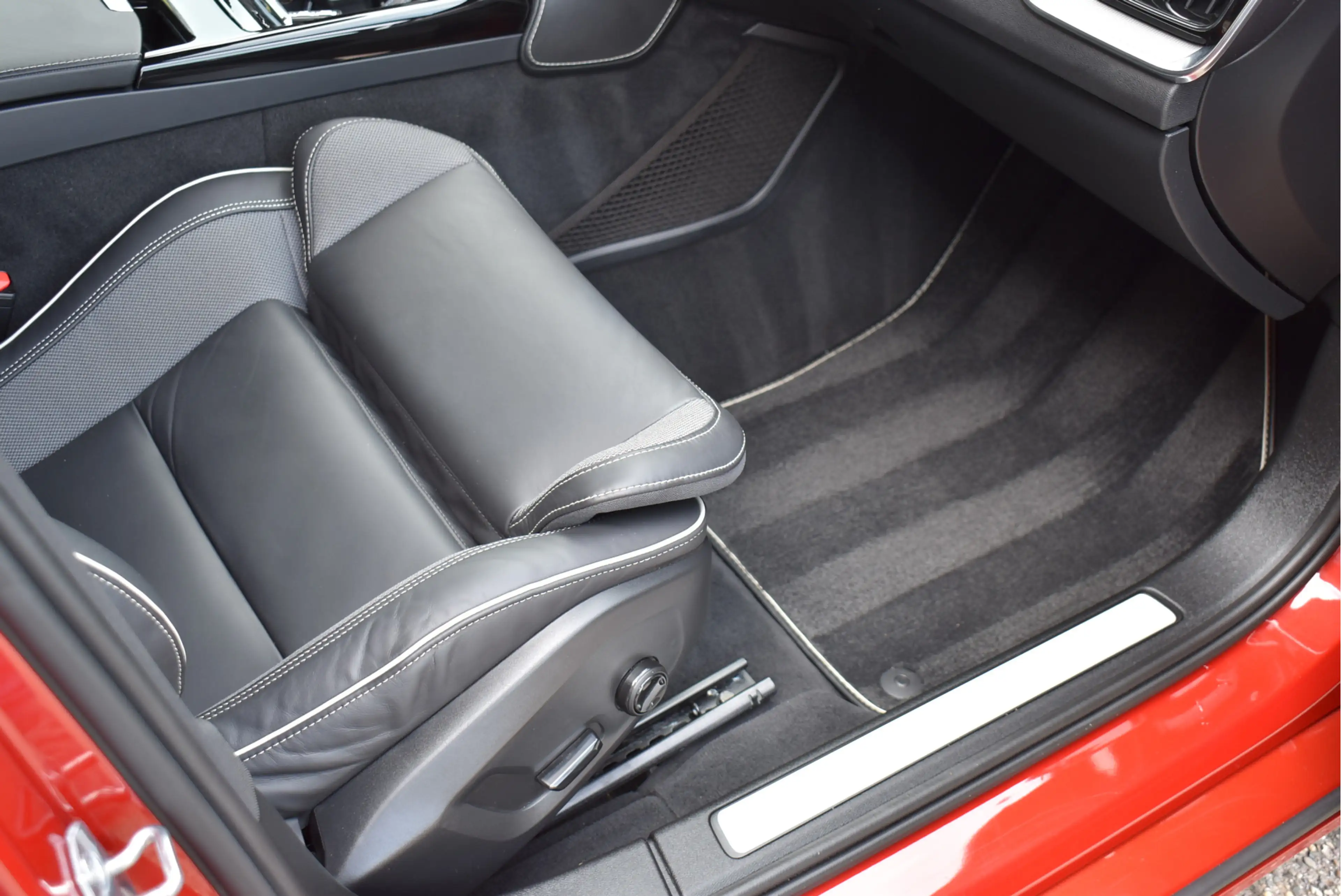 Volvo S60 2.0 T6 AWD Twin Engine R-Design Navi Leder Full Le — photo 8