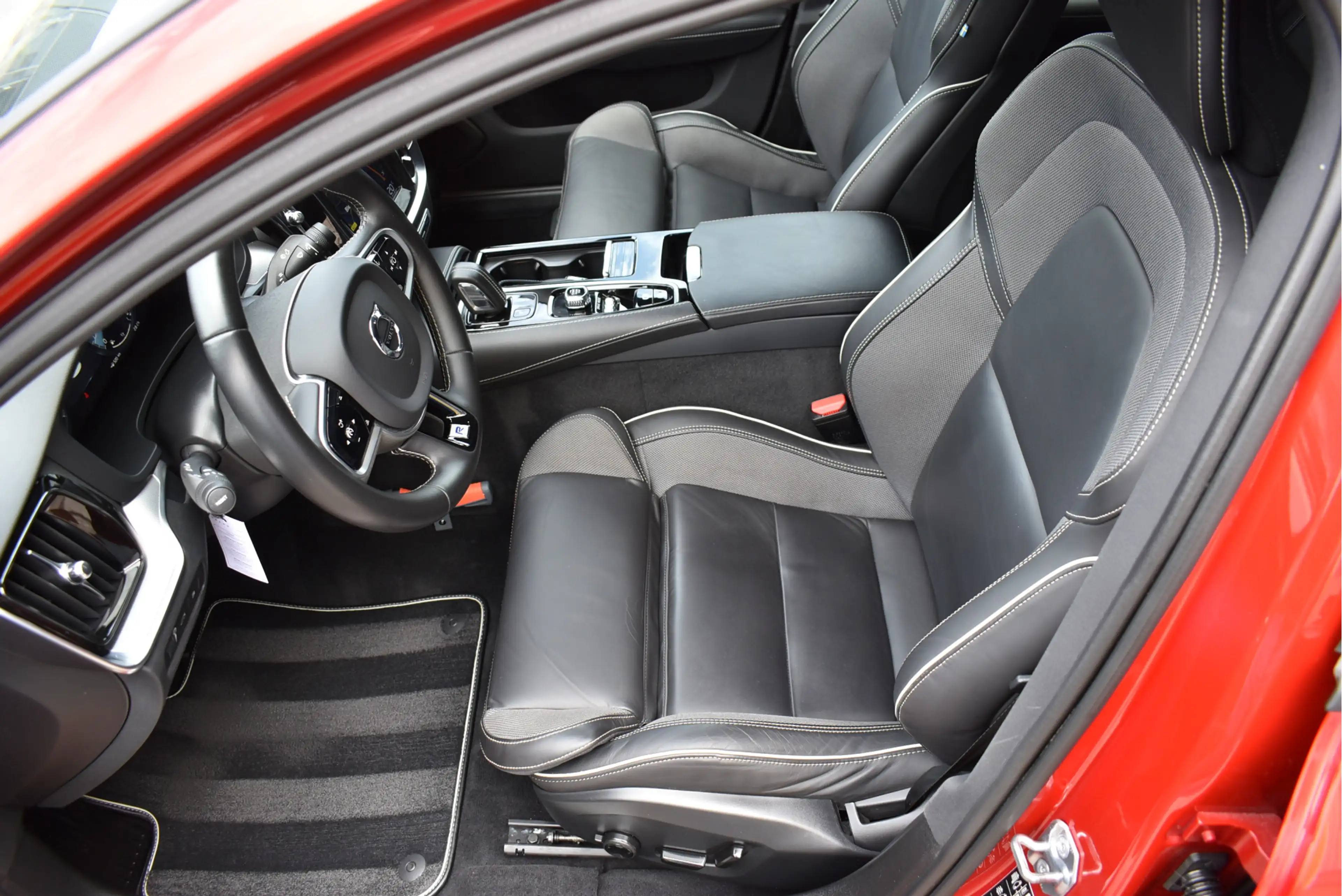 Volvo S60 2.0 T6 AWD Twin Engine R-Design Navi Leder Full Le — photo 4