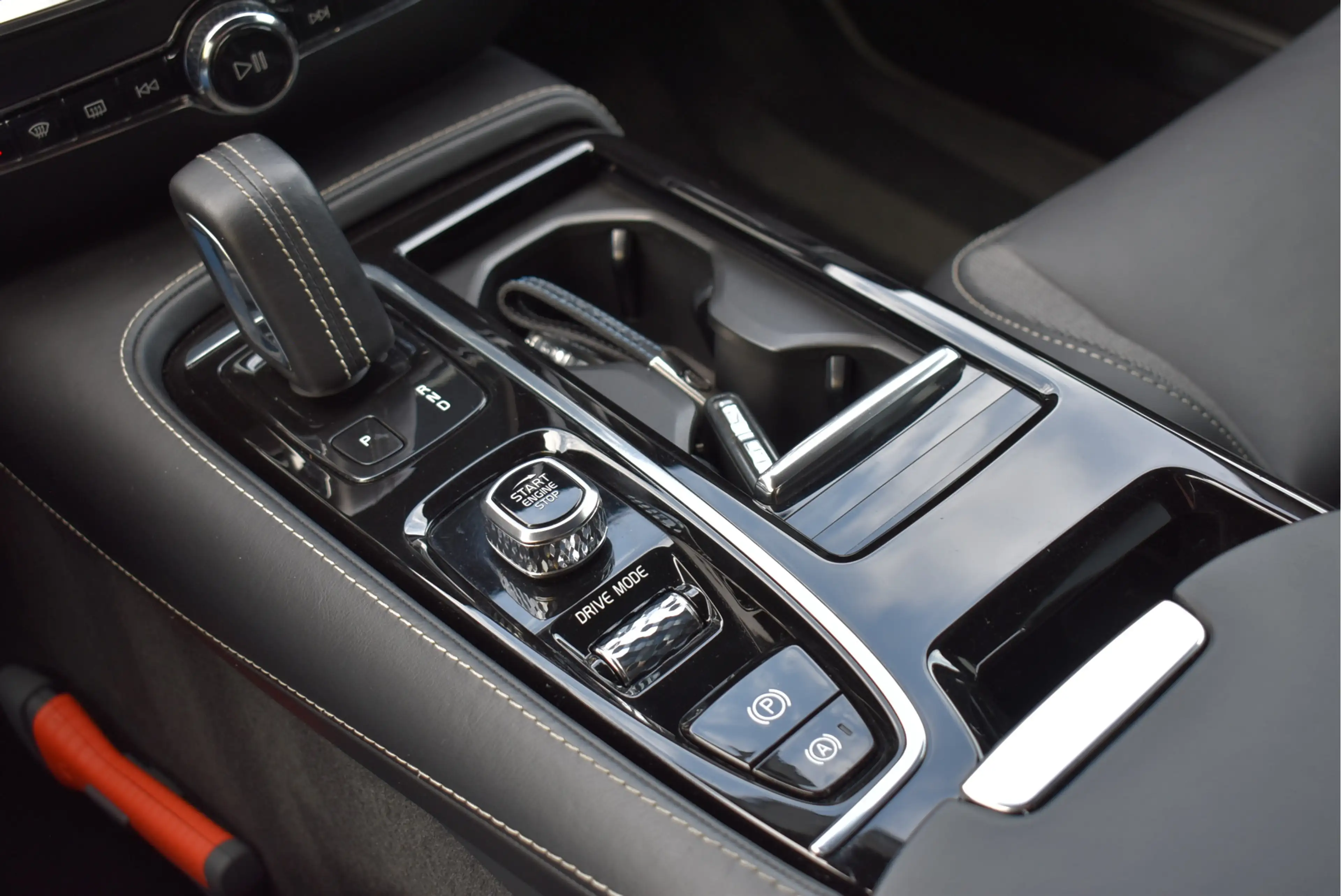 Volvo S60 2.0 T6 AWD Twin Engine R-Design Navi Leder Full Le — photo 21
