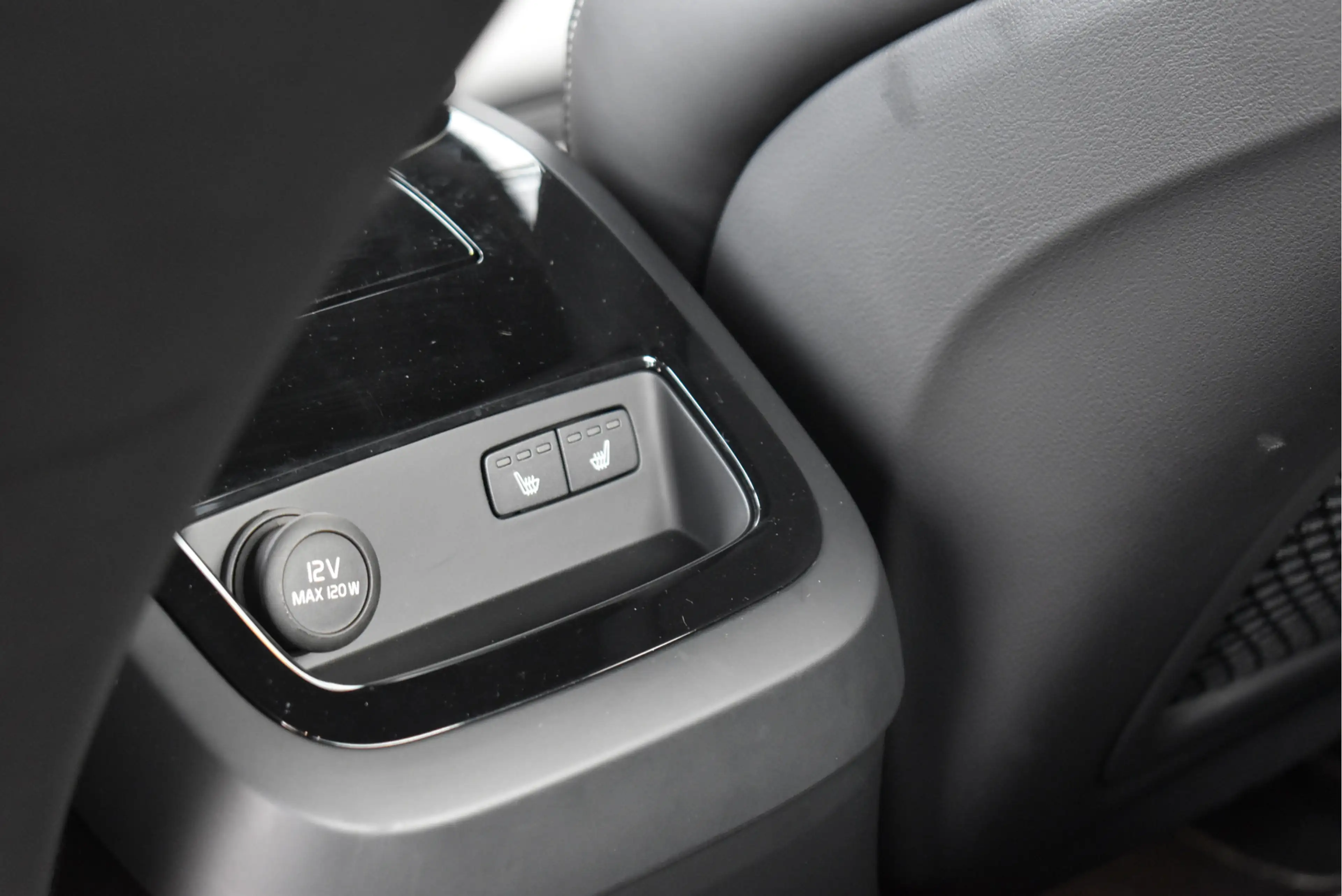 Volvo S60 2.0 T6 AWD Twin Engine R-Design Navi Leder Full Le — photo 19