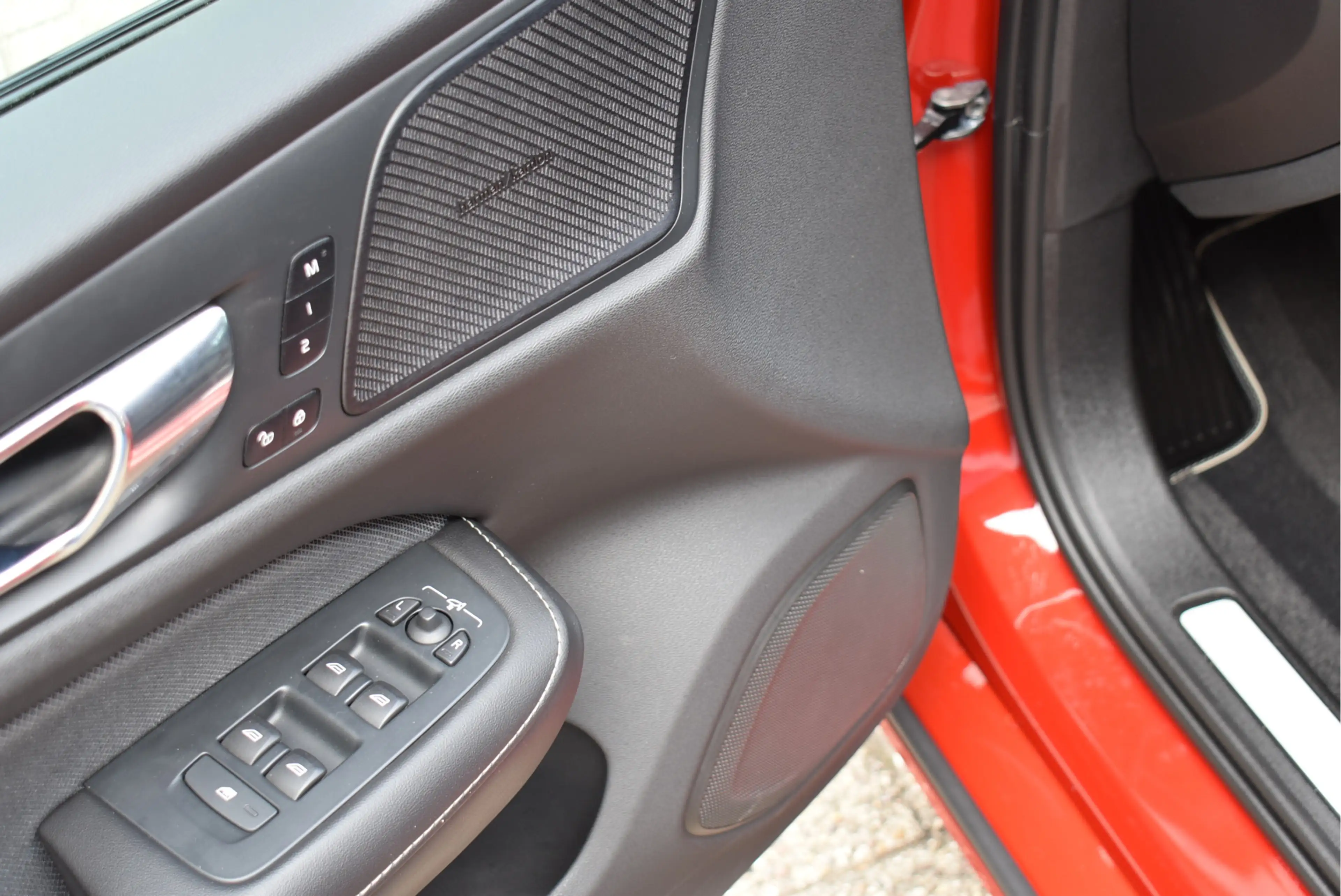 Volvo S60 2.0 T6 AWD Twin Engine R-Design Navi Leder Full Le — photo 12