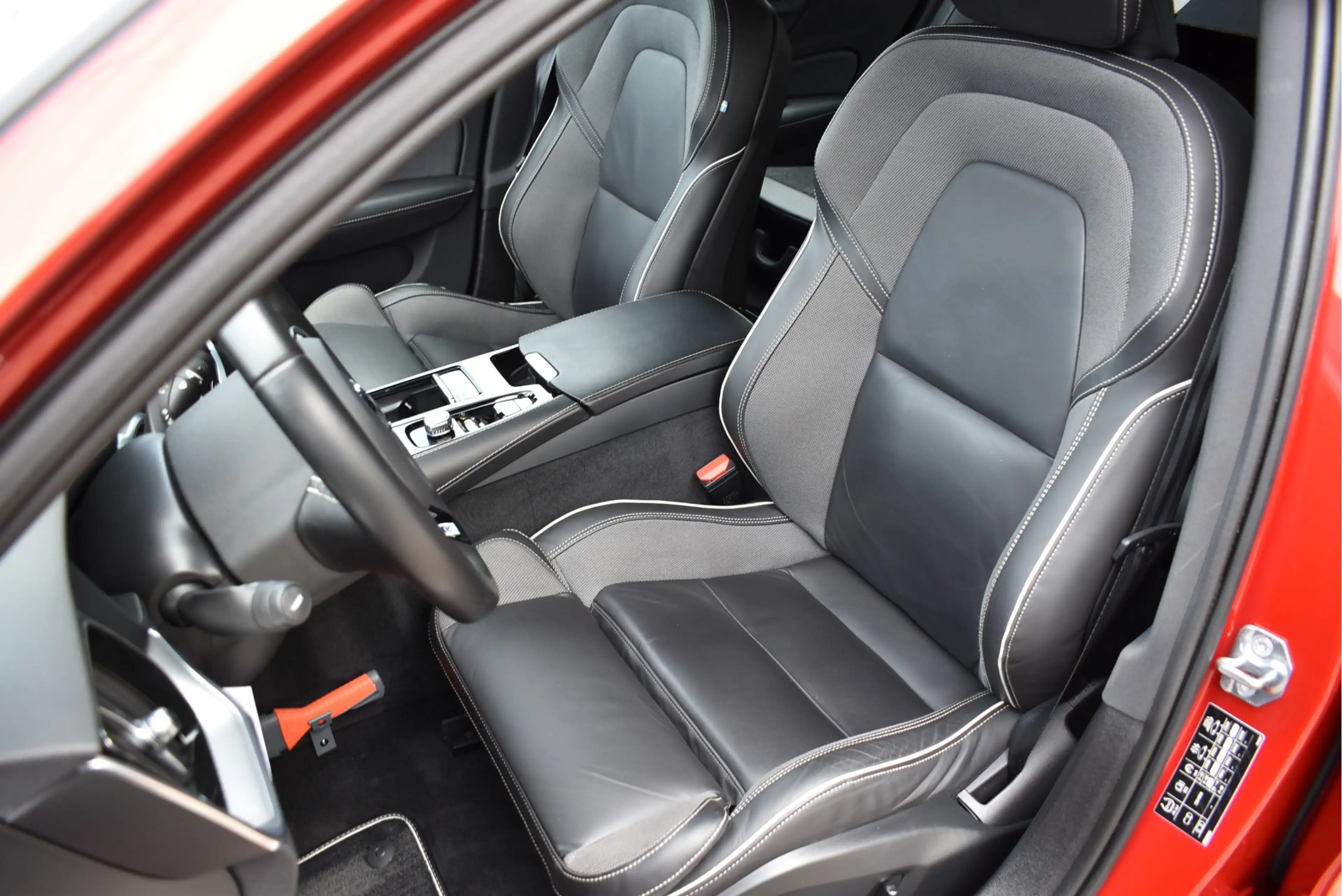 Volvo S60 2.0 T6 AWD Twin Engine R-Design Navi Leder Full Le — photo 2