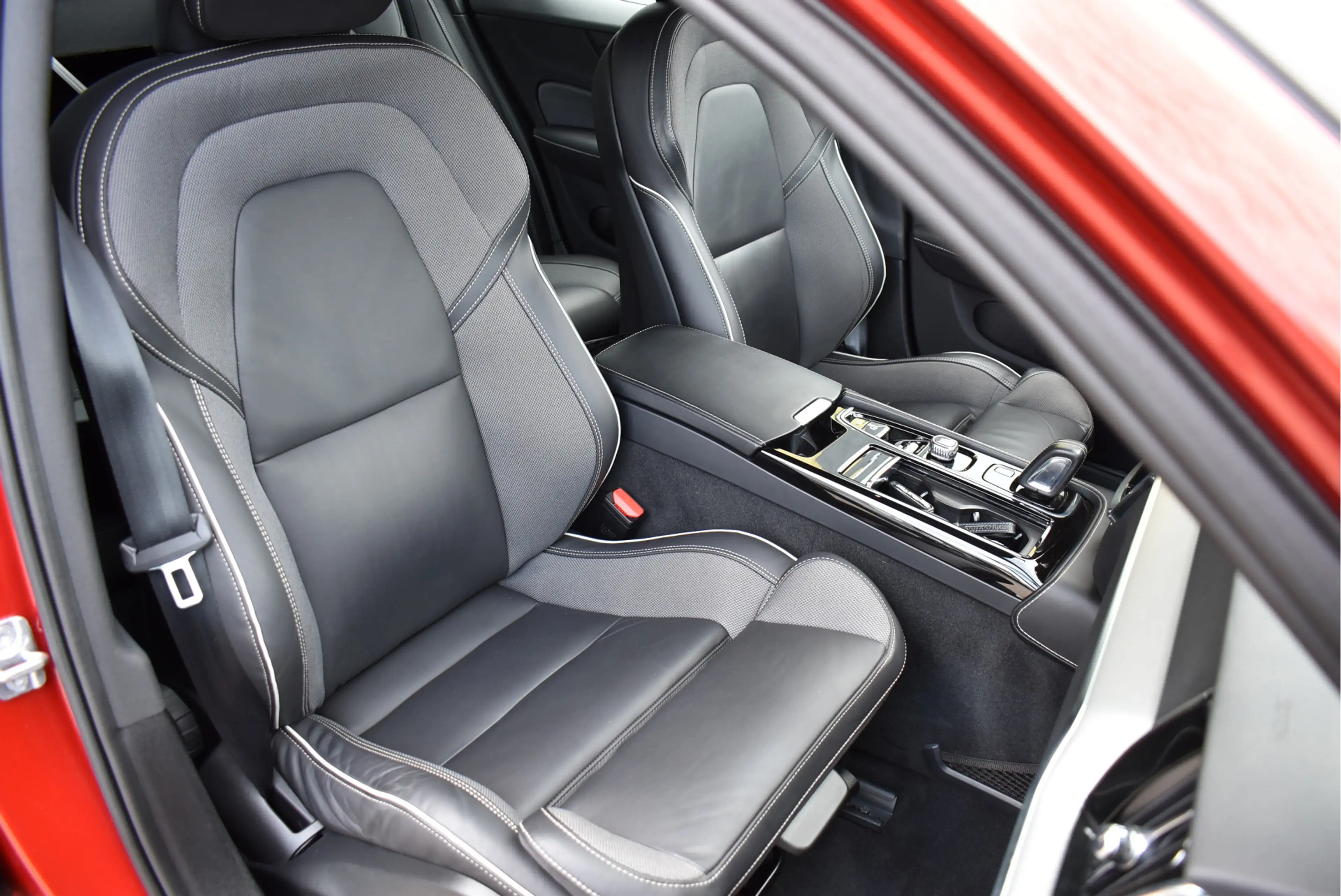 Volvo S60 2.0 T6 AWD Twin Engine R-Design Navi Leder Full Le — photo 7
