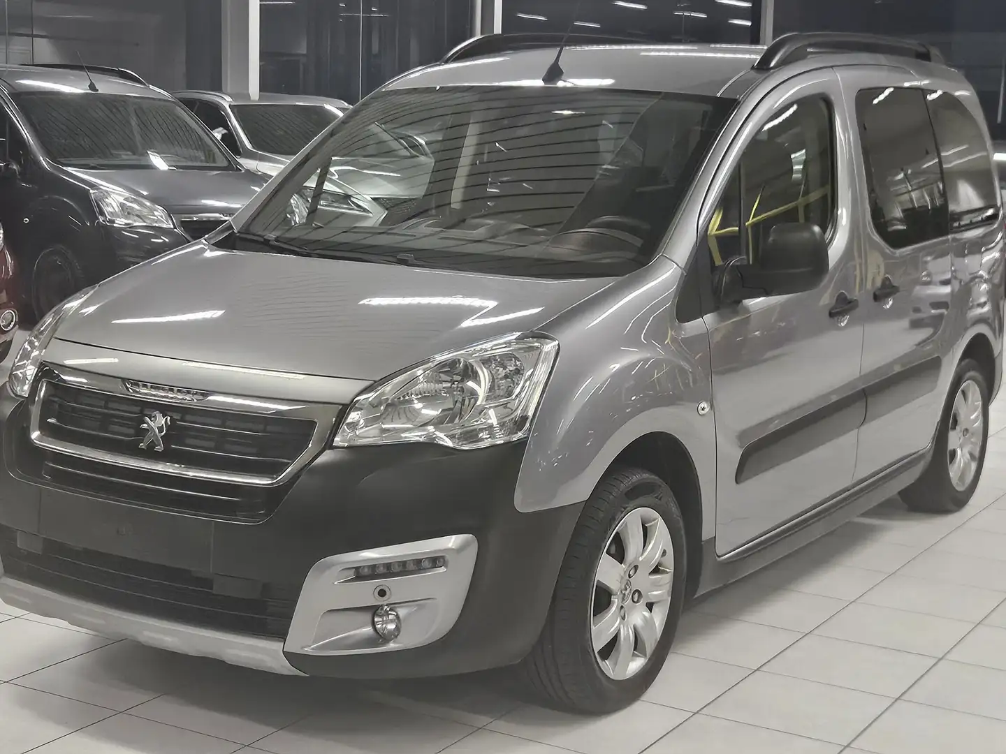 Peugeot Partner 1.6HDI 120pk 88KW boite 6 vitesse,1er proprietaire Gris - 2