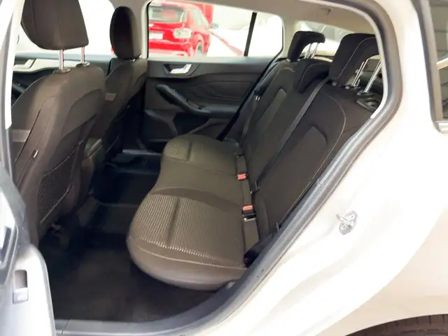 Ford Focus view 15