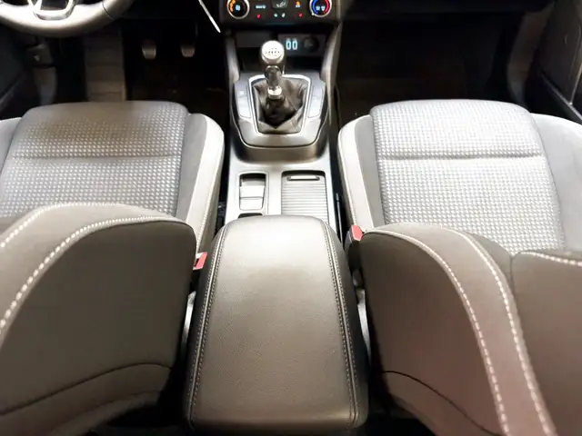 Ford Focus view 14