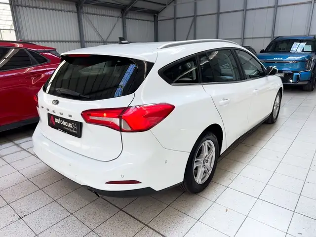 Ford Focus view 5