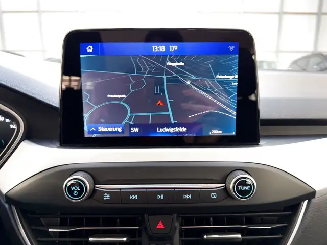 Ford Focus view 12