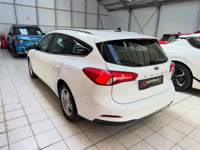 Ford Focus view 4
