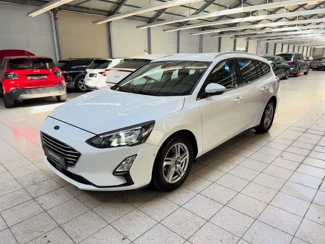 Ford Focus view 3