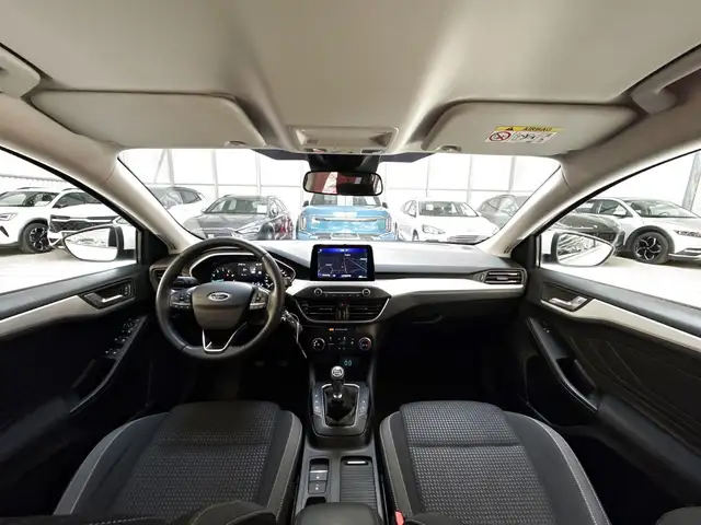 Ford Focus view 9