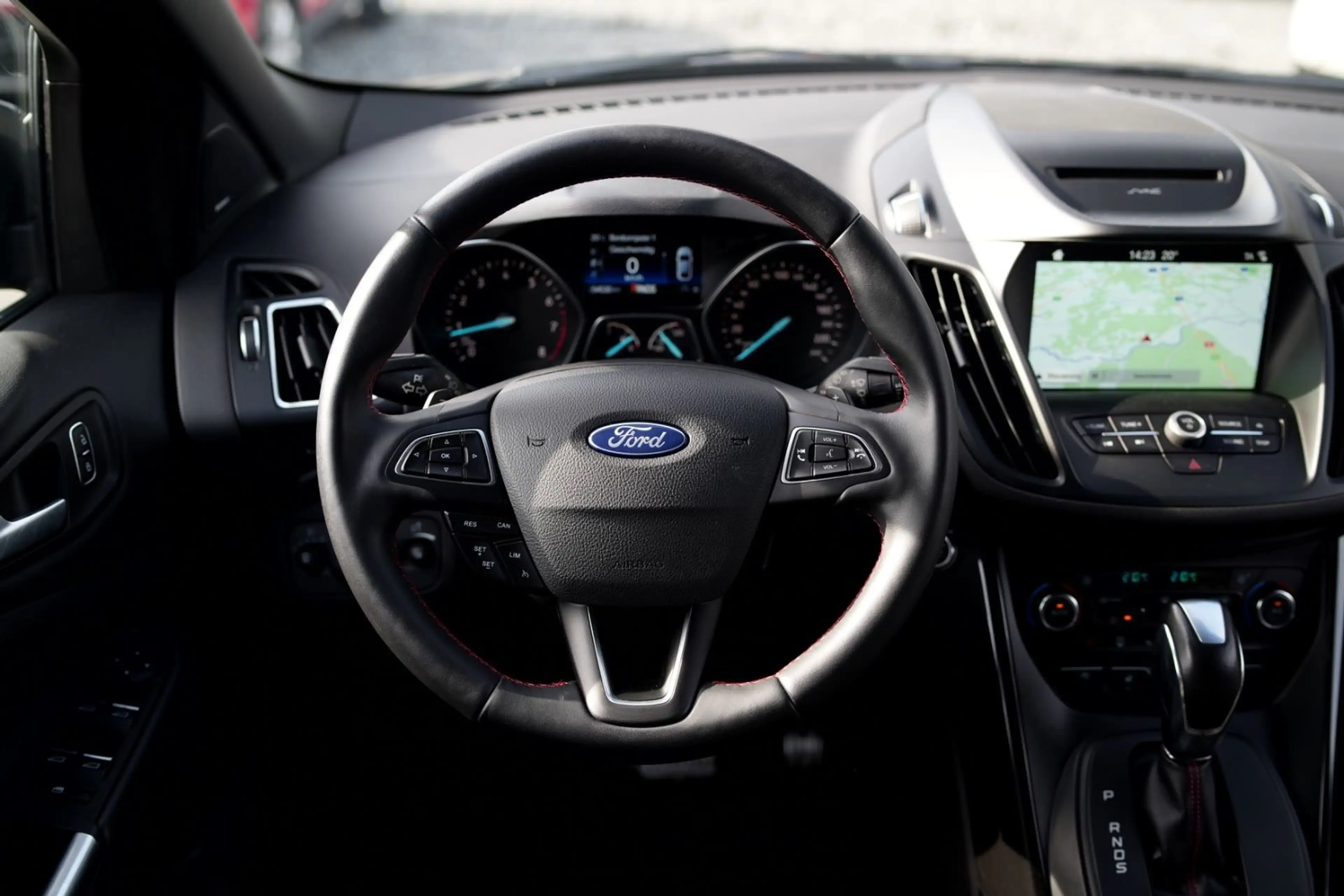 Ford Kuga AWD ST-Line Kamera Sitz&Lenkradheizung Navi — photo 15
