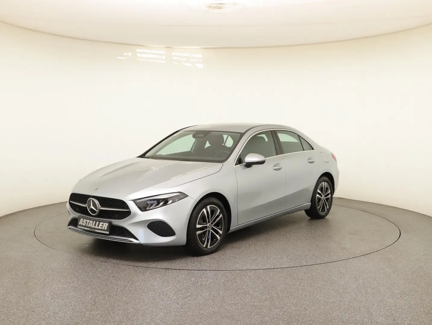 Mercedes-Benz A 180 Limousine Progressive Advanc+Led+WiPa+Kam Silber - 2