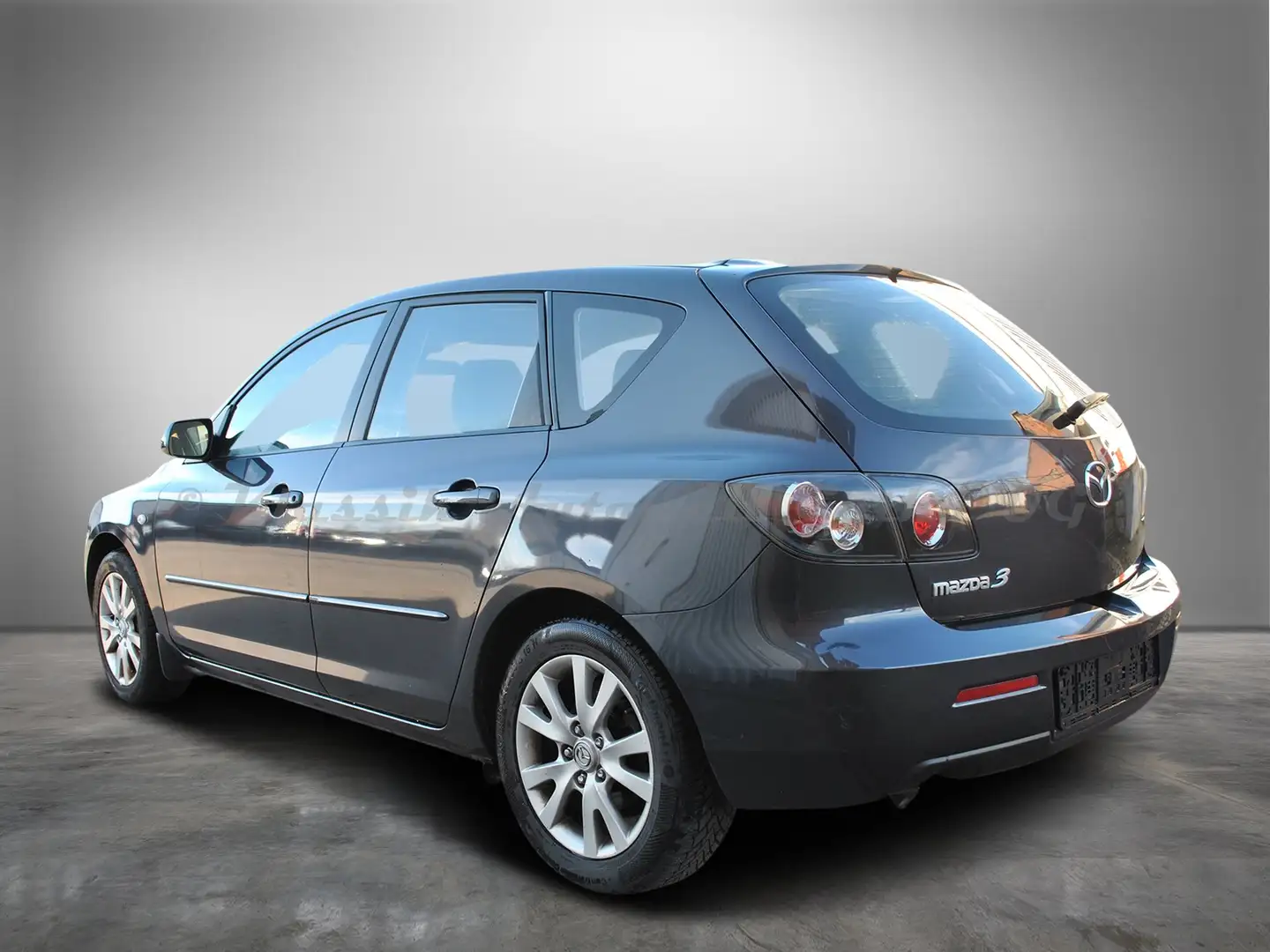 Mazda 3 Limousine in Grau gebraucht in Gotha für € 2.400