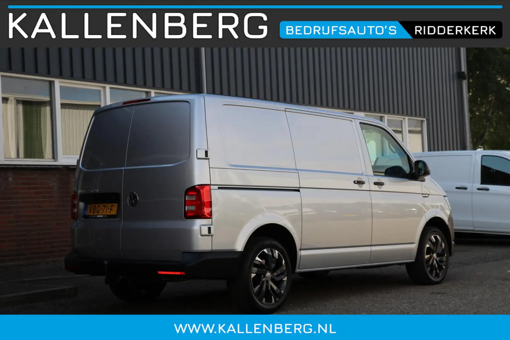 Volkswagen Transporter 2.0 TDI 150PK L1H1 Carplay / Navi / Trekhaak / PDC Šedá - 2