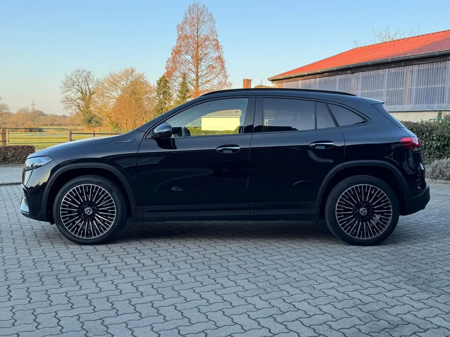 Mercedes-Benz EQA 250 AMG,HUD,360°,BURMEST,DISTR,PANO,20",NP64 Schwarz - 2