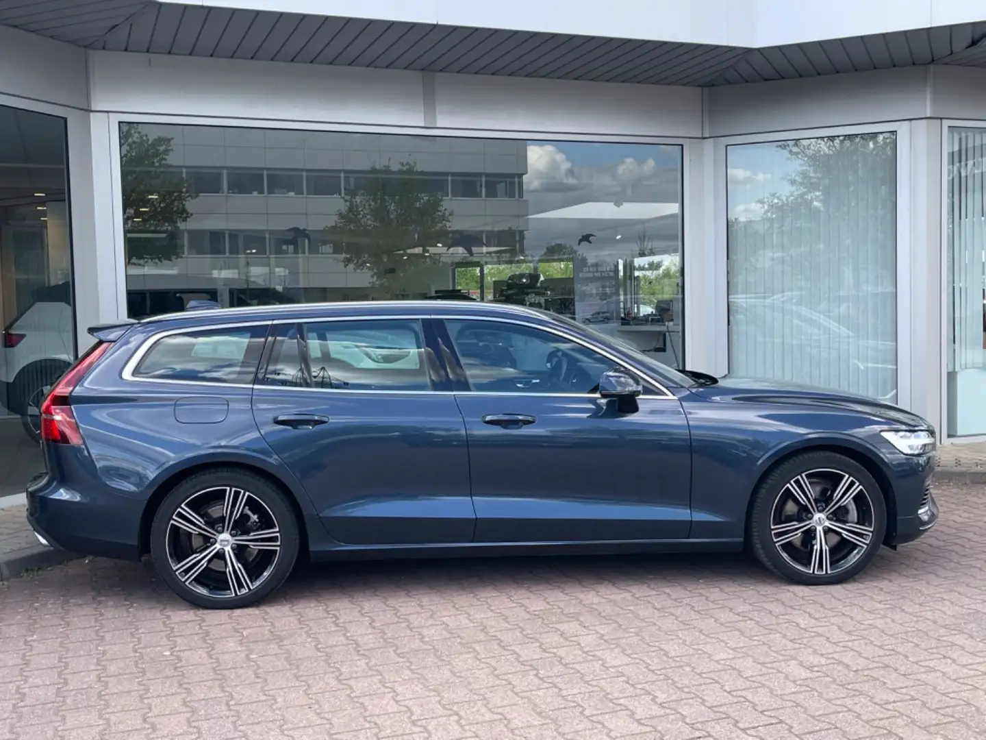 Volvo V60 T6 Twin Engin AWD Geartronic Inscription Blue - 2