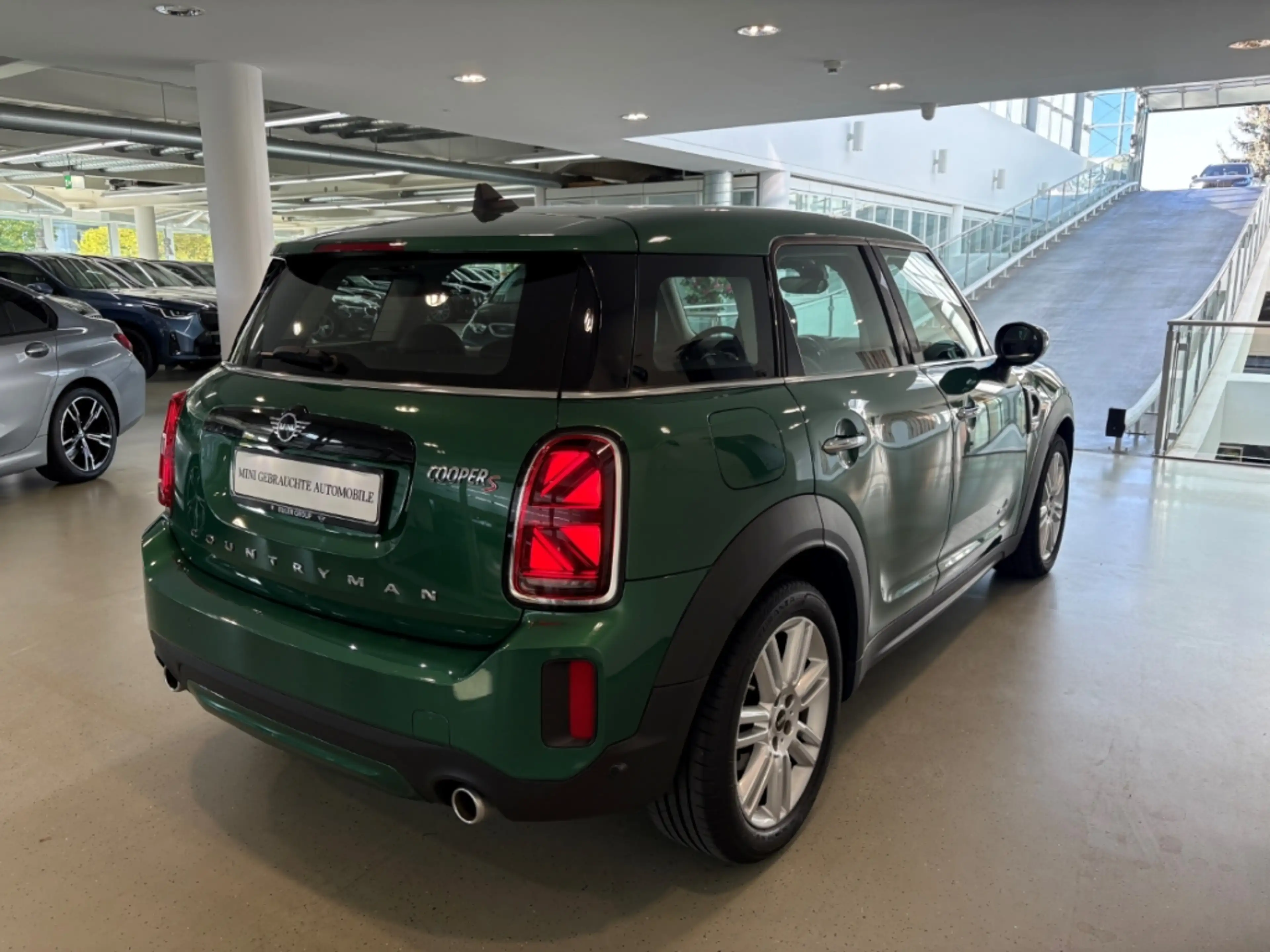 MINI Cooper S Countryman ALL4 Navi Digitales Cockpit LED Kurvenlicht Mehrzo — photo 3