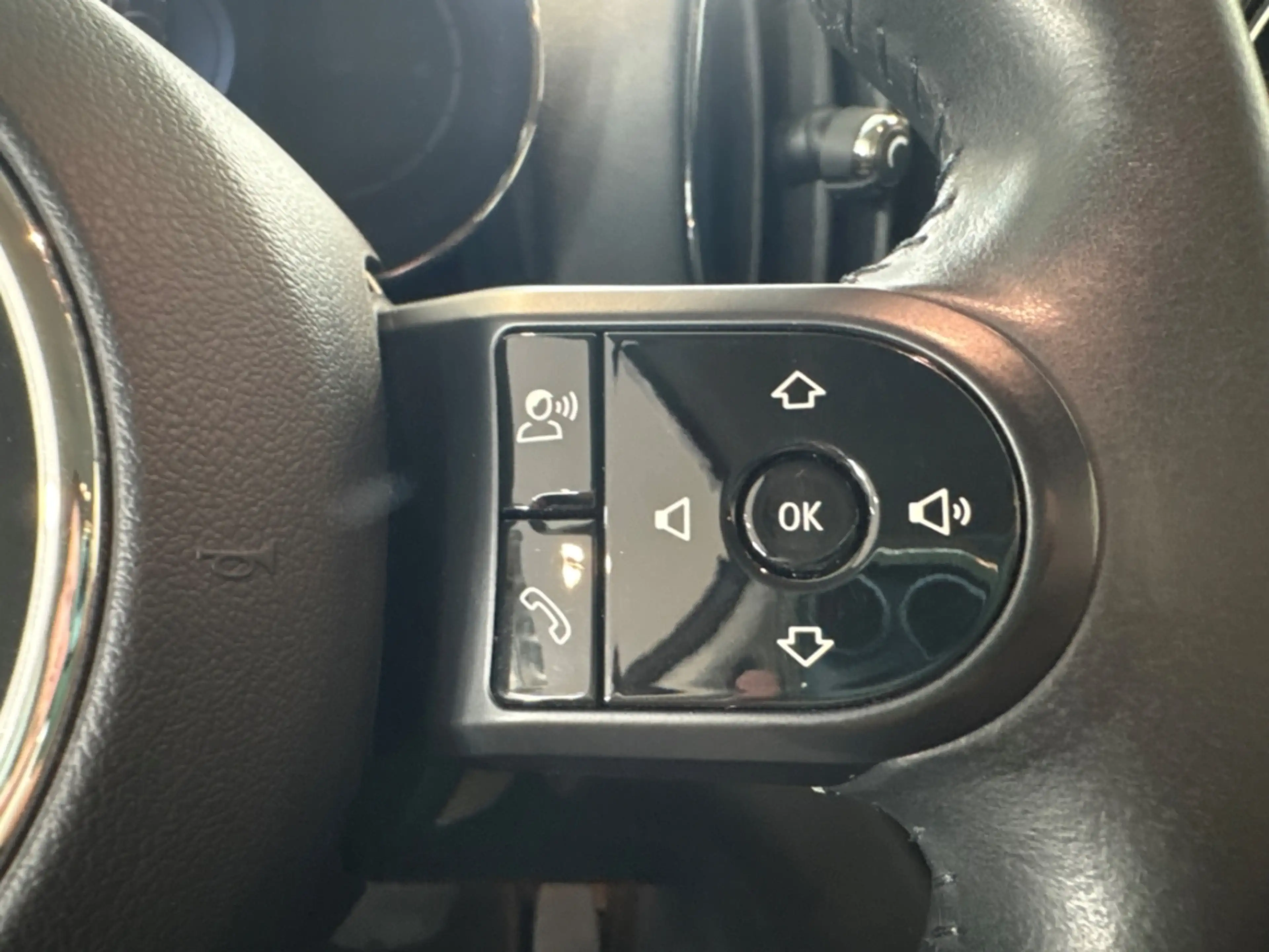 MINI Cooper S Countryman ALL4 Navi Digitales Cockpit LED Kurvenlicht Mehrzo — photo 11