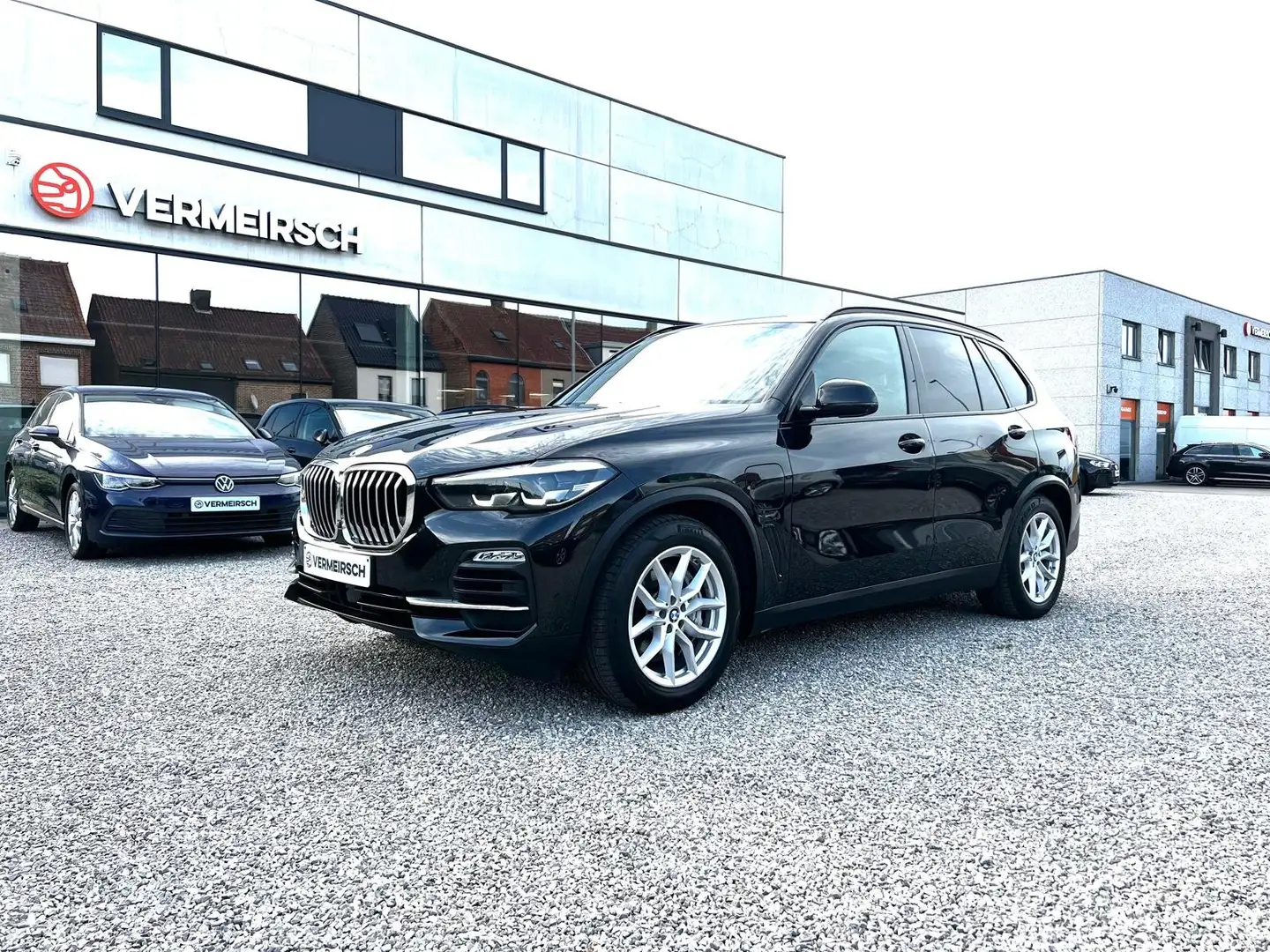 BMW X5 X5 xDrive45e*BMW INDIVIDUAL*LEDER*TREKHAAK*BTW* Zwart - 1