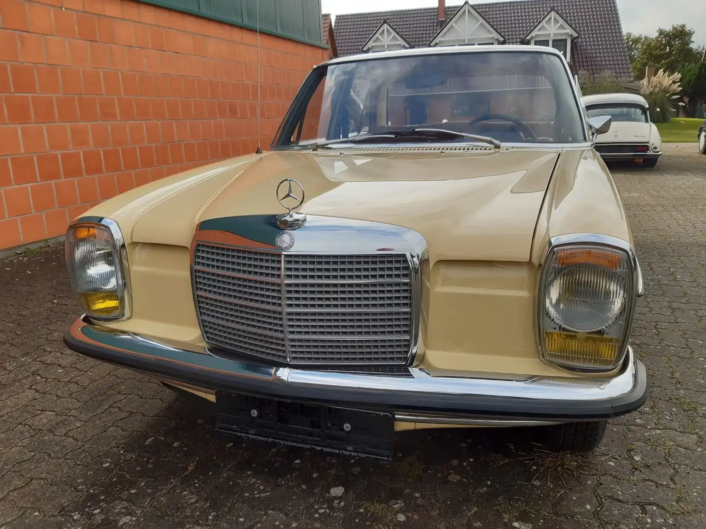 Mercedes-Benz 220 Diesel - W115 - traumhaft gesunder Zustand Jaune - 2