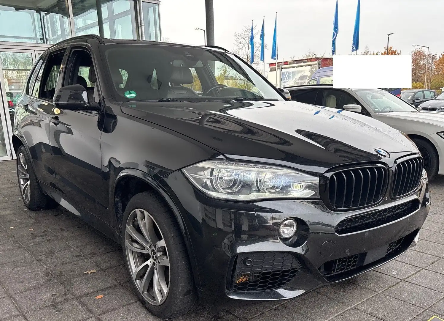 BMW X5 xDrive 50 i M Paket°360°H&K°ROLLO°STDHZ°AHK Schwarz - 2