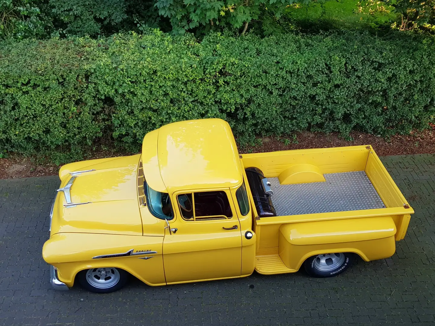 Oldtimer Chevrolet Apache en Oldsmobile 98 - 2