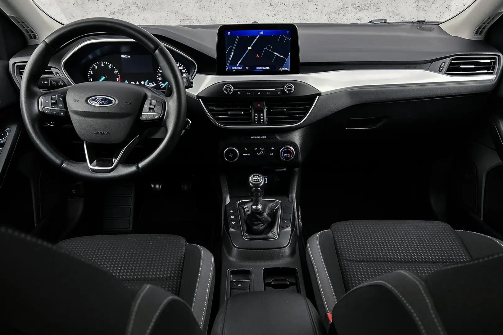 Ford Focus Wagon 1.0 EcoBoost Trend Edition Business | Parkee Schwarz - 2