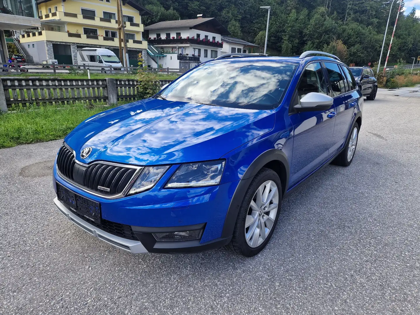 Skoda Octavia Scout 4x4 Blau - 2