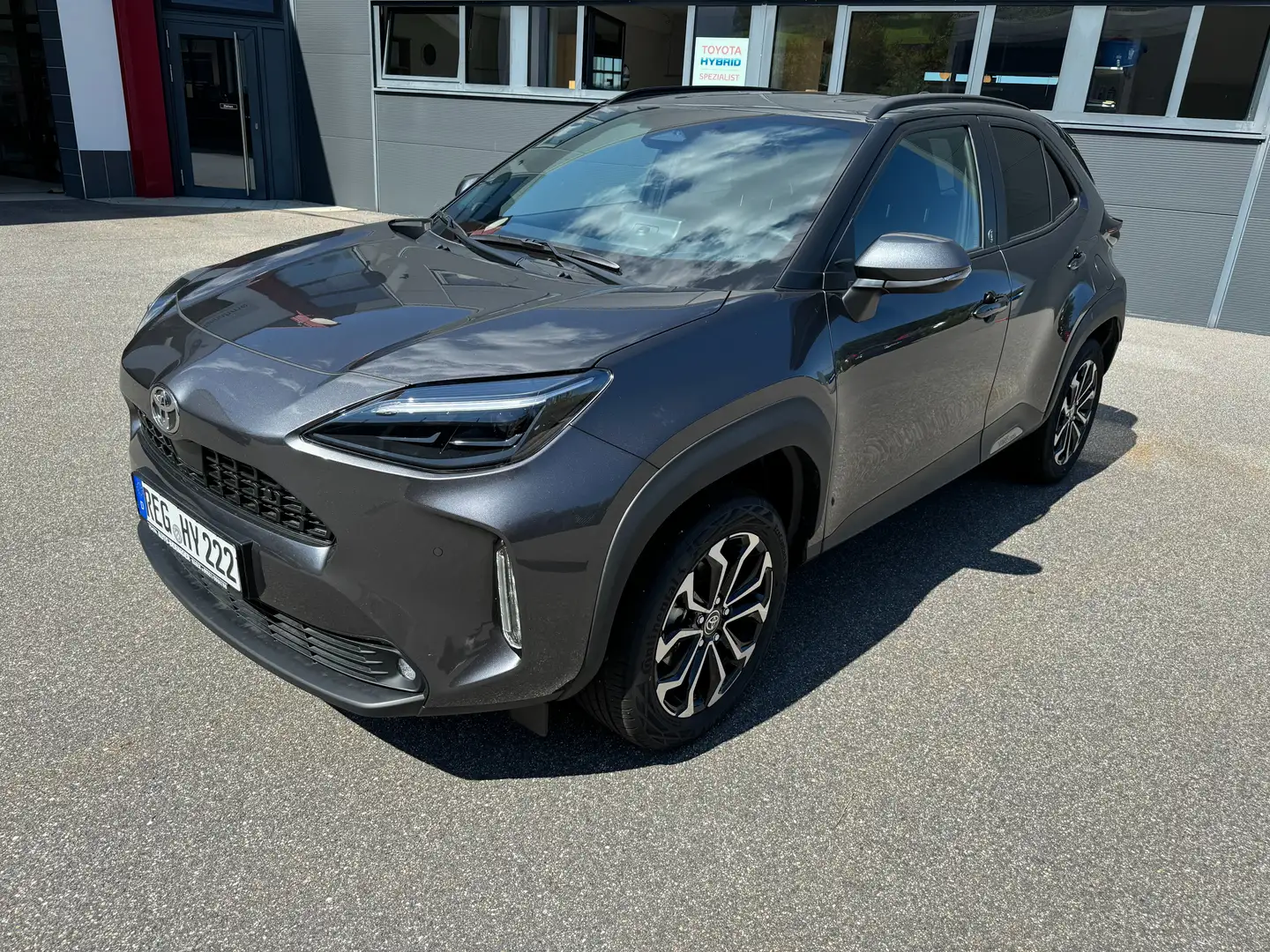 Toyota Yaris Cross Hybrid FWD Team Deutschland Gris - 1