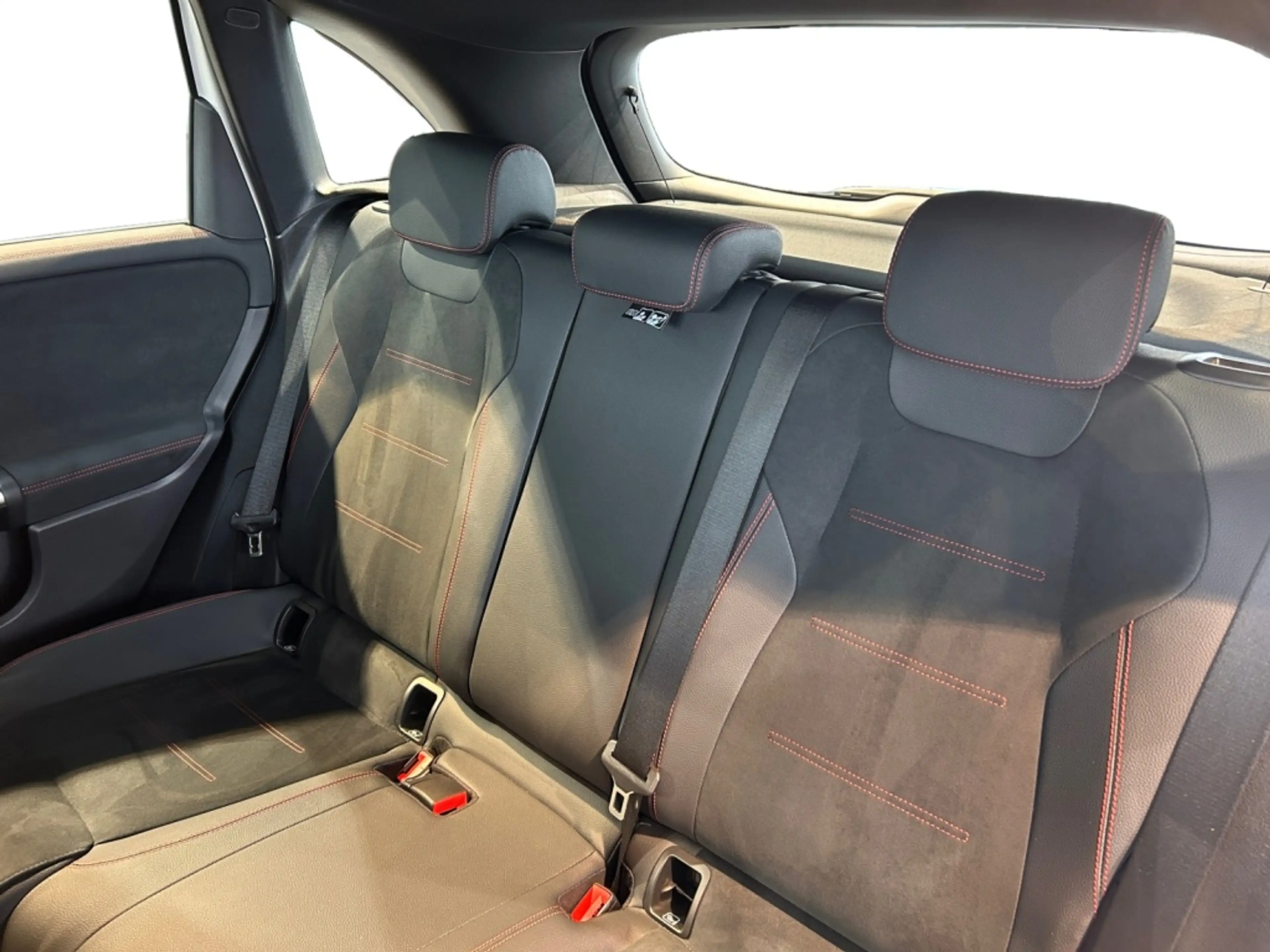 Mercedes-Benz B 200 AMG AMG+MBUX+Carbon+Fahrassist+Wide+Cam — photo 11