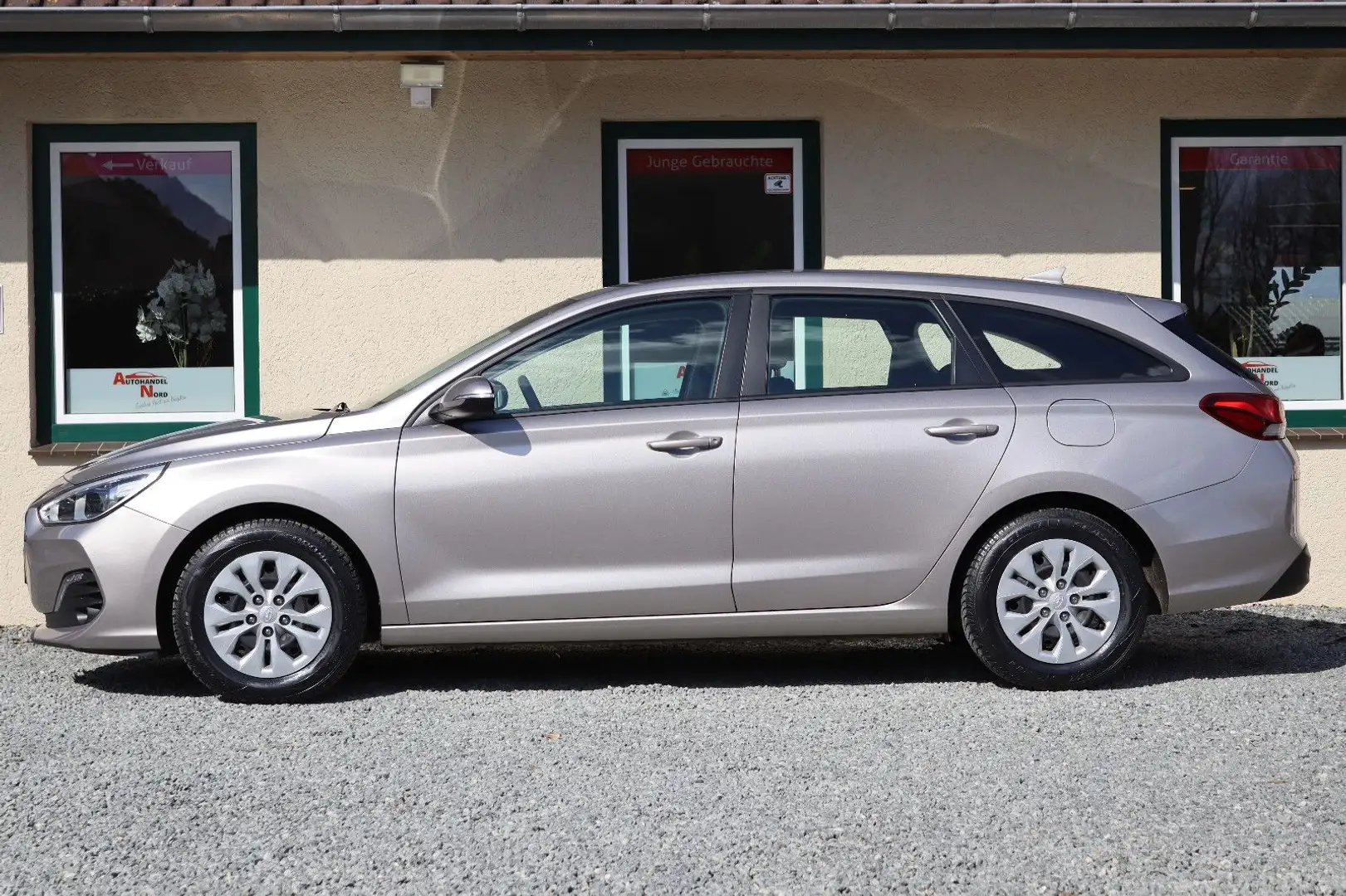 Hyundai i30 1,4 Select Navi/Klima/PDC/Kamera Grau - 2