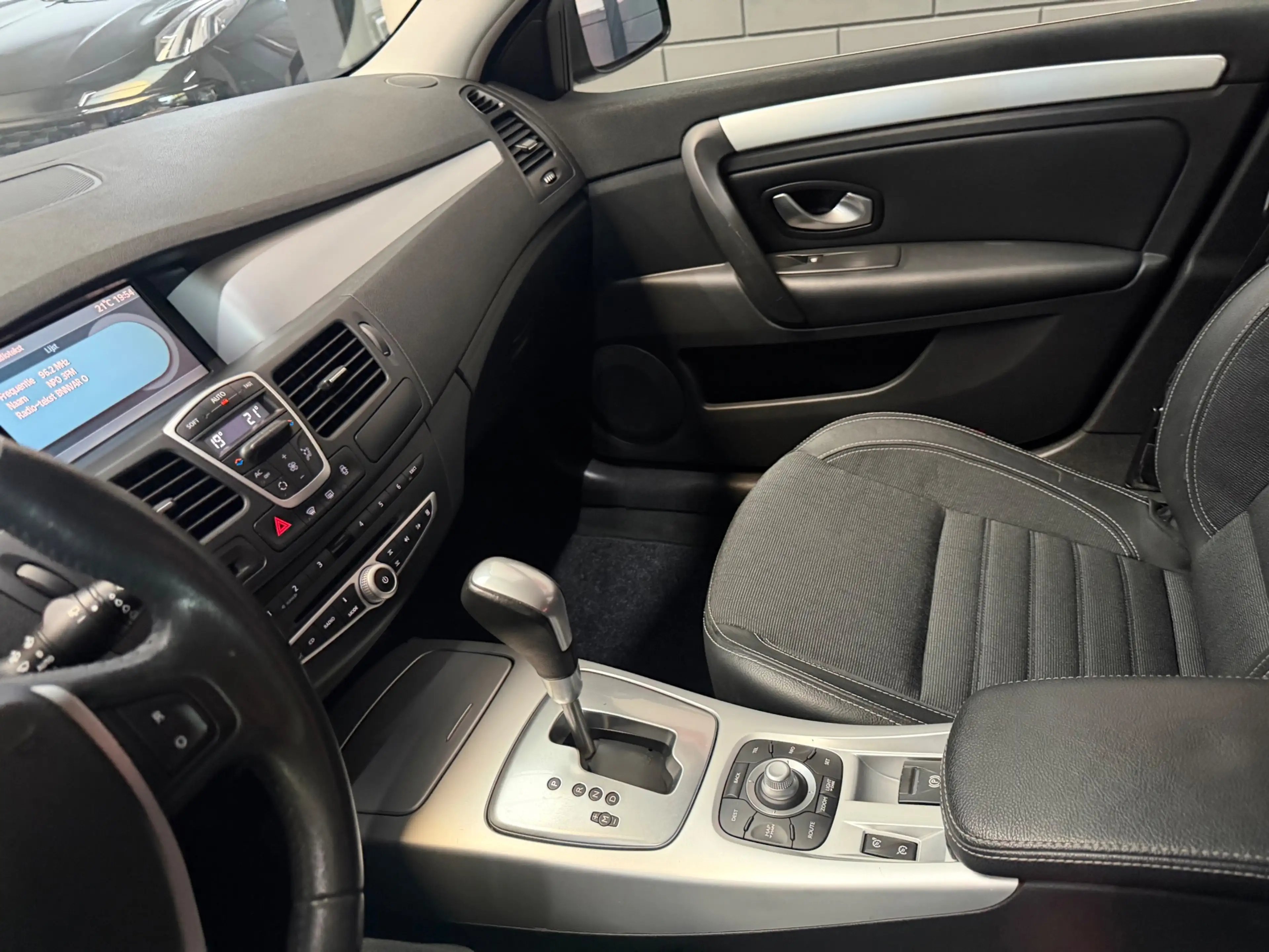 Renault Laguna Estate 2.0 16V T Dynamque|Cruise|PDC achter|Trekha — photo 21