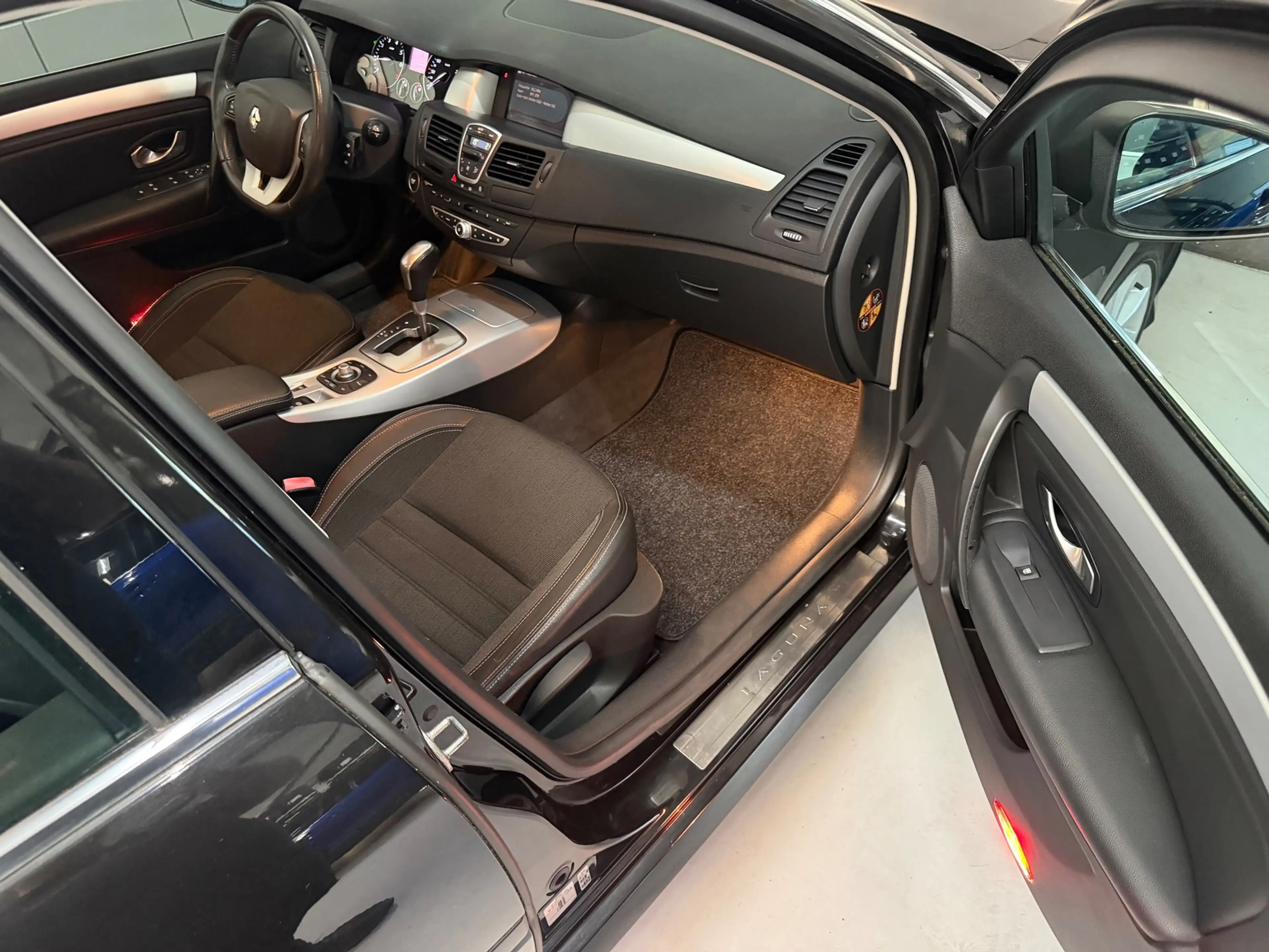 Renault Laguna Estate 2.0 16V T Dynamque|Cruise|PDC achter|Trekha — photo 32
