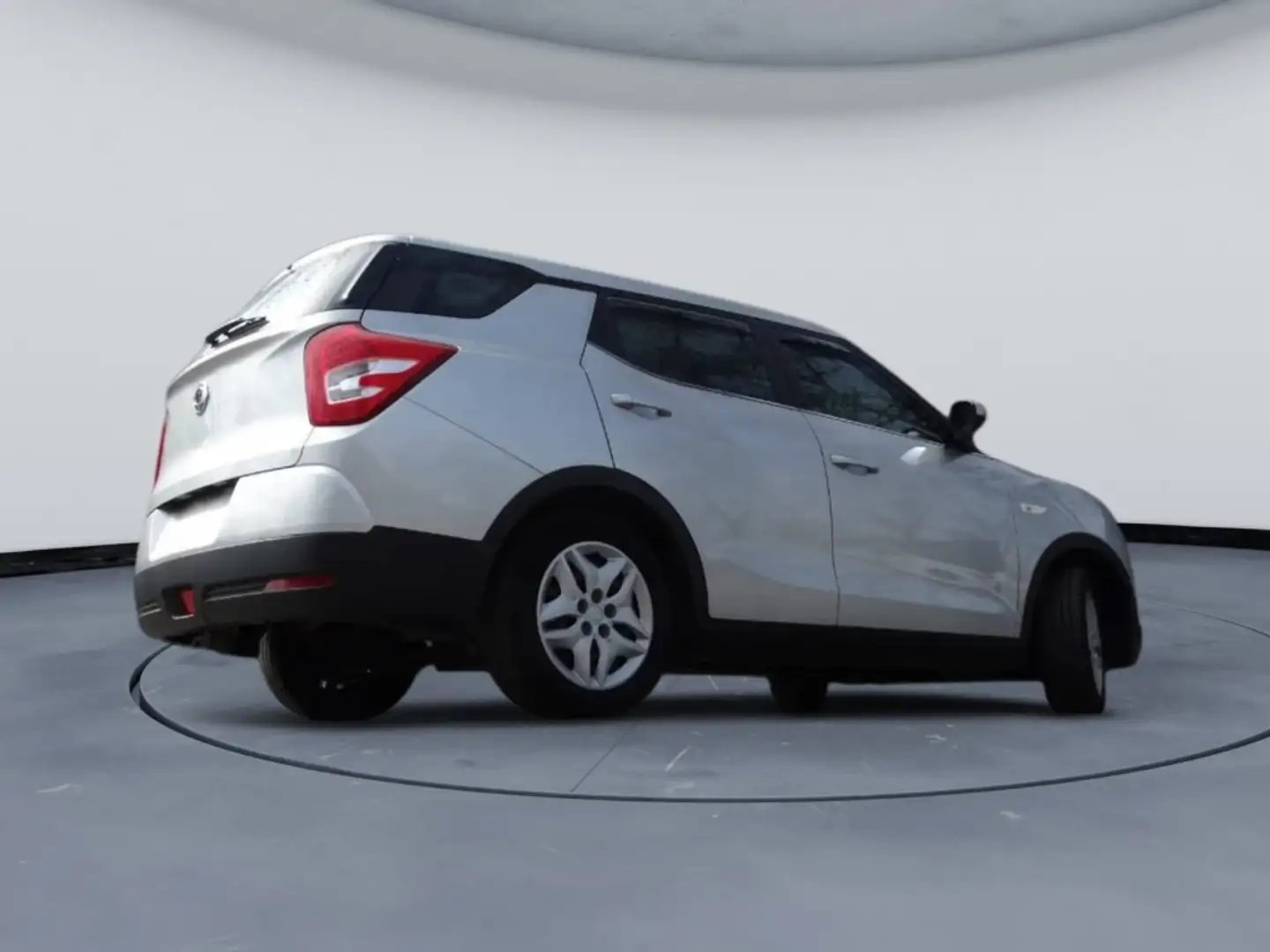 SsangYong XLV D16 Limited 4x2 Gris - 2