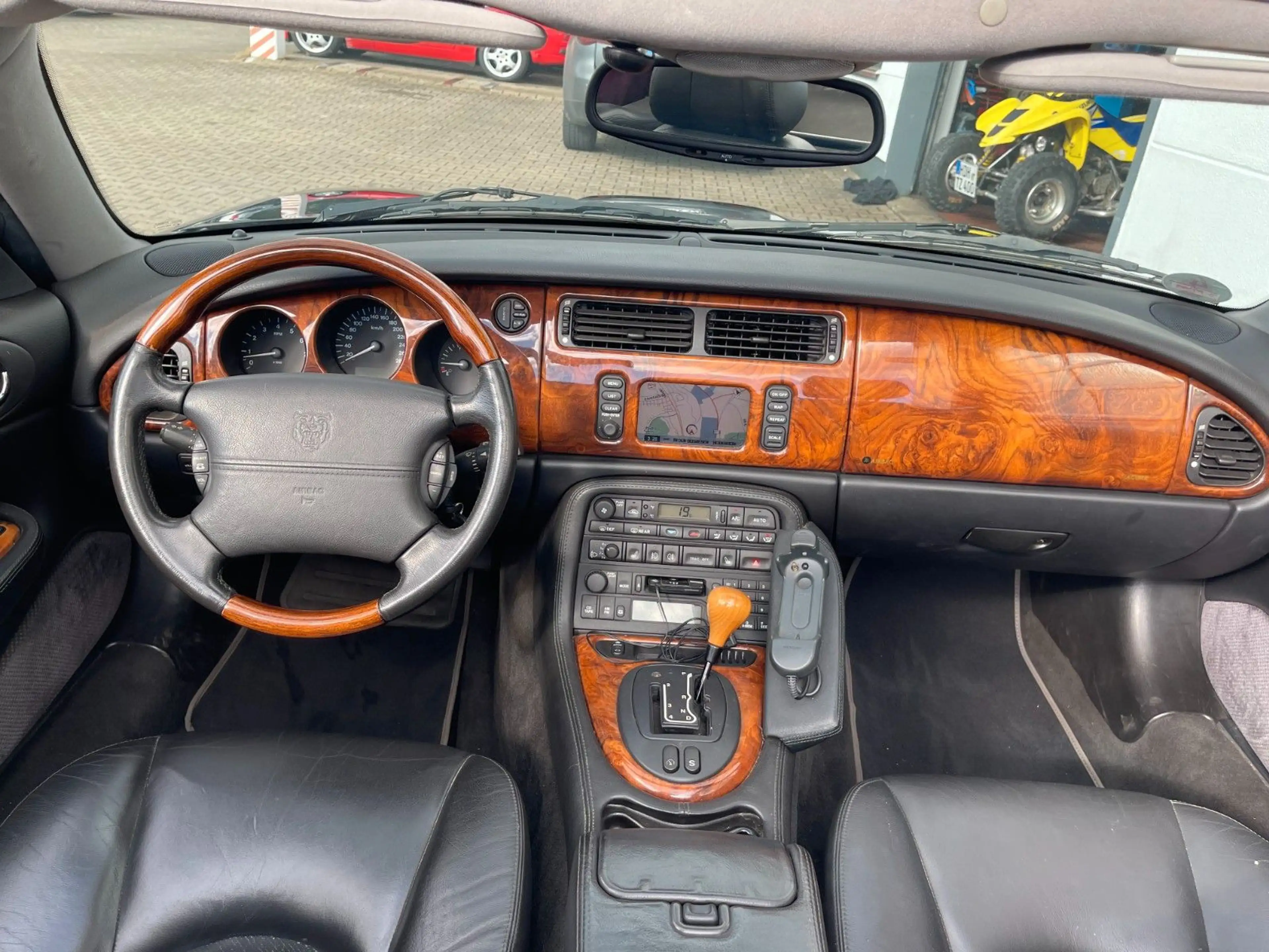 Jaguar XK8 Cabriolet/SHZ/NAVI/TEMPOMAT/GARANTIE — photo 11