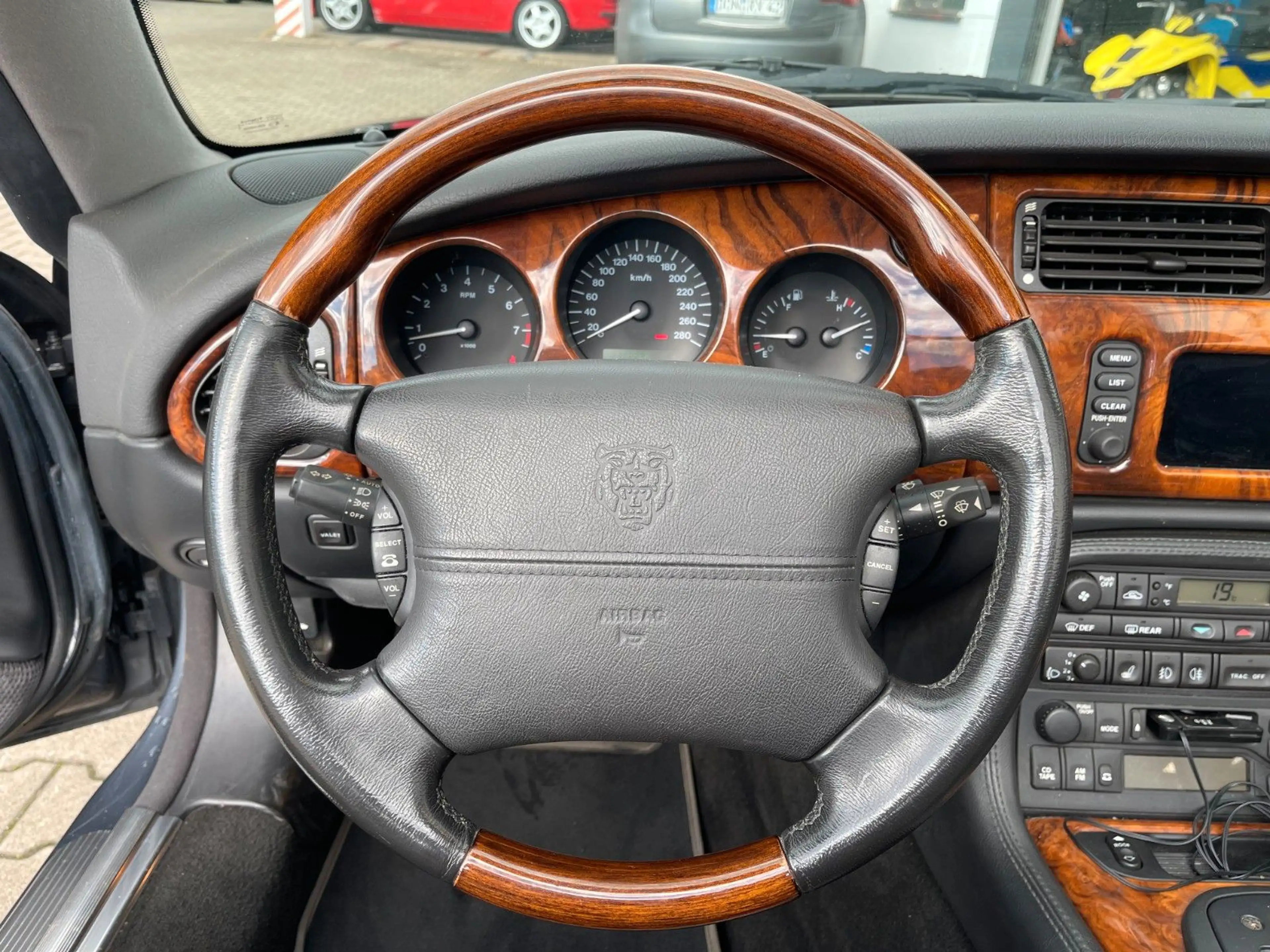 Jaguar XK8 Cabriolet/SHZ/NAVI/TEMPOMAT/GARANTIE — photo 9