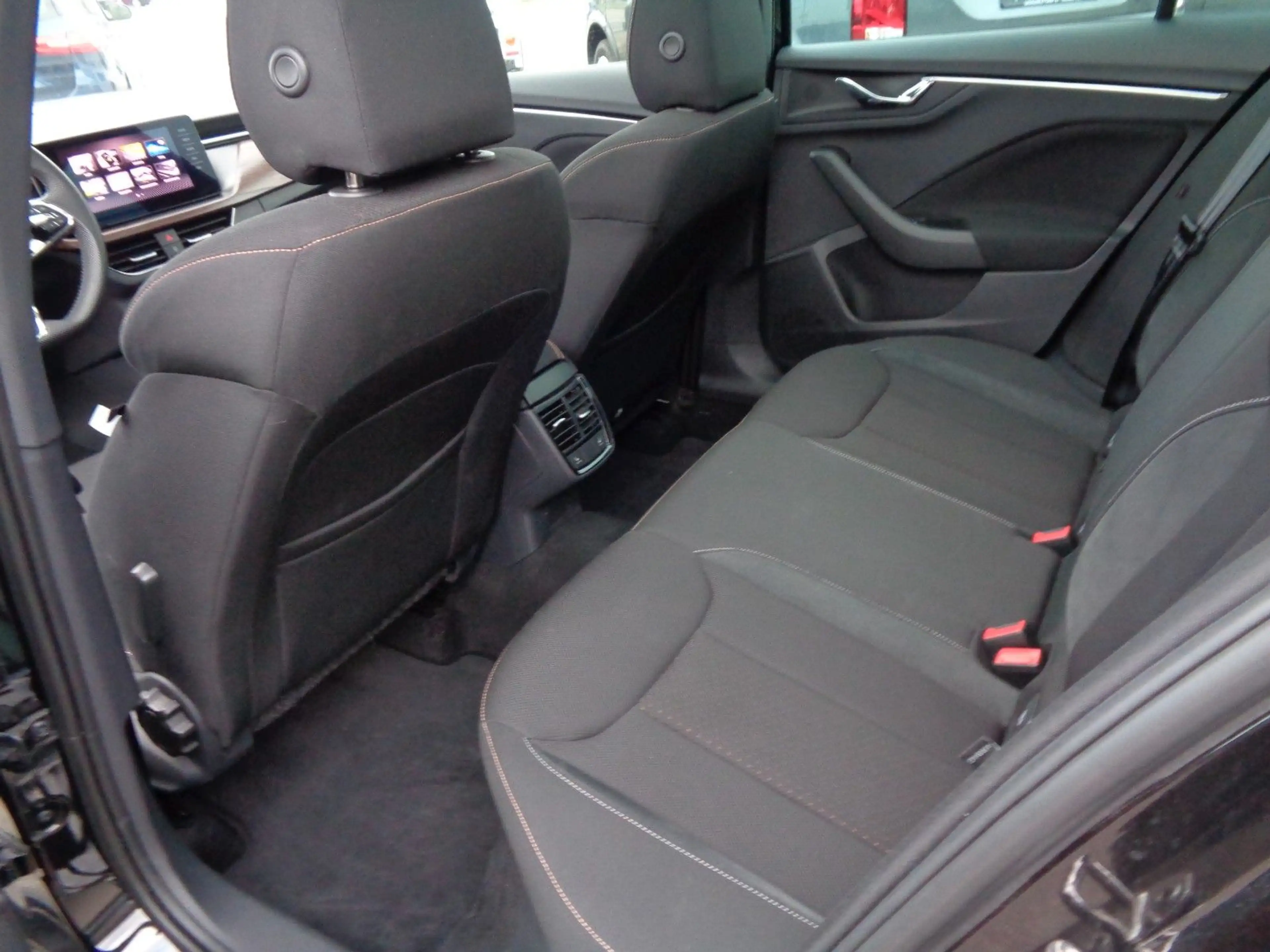 Skoda Kamiq Scoutline,Automatik,Navi,AHK. — photo 9