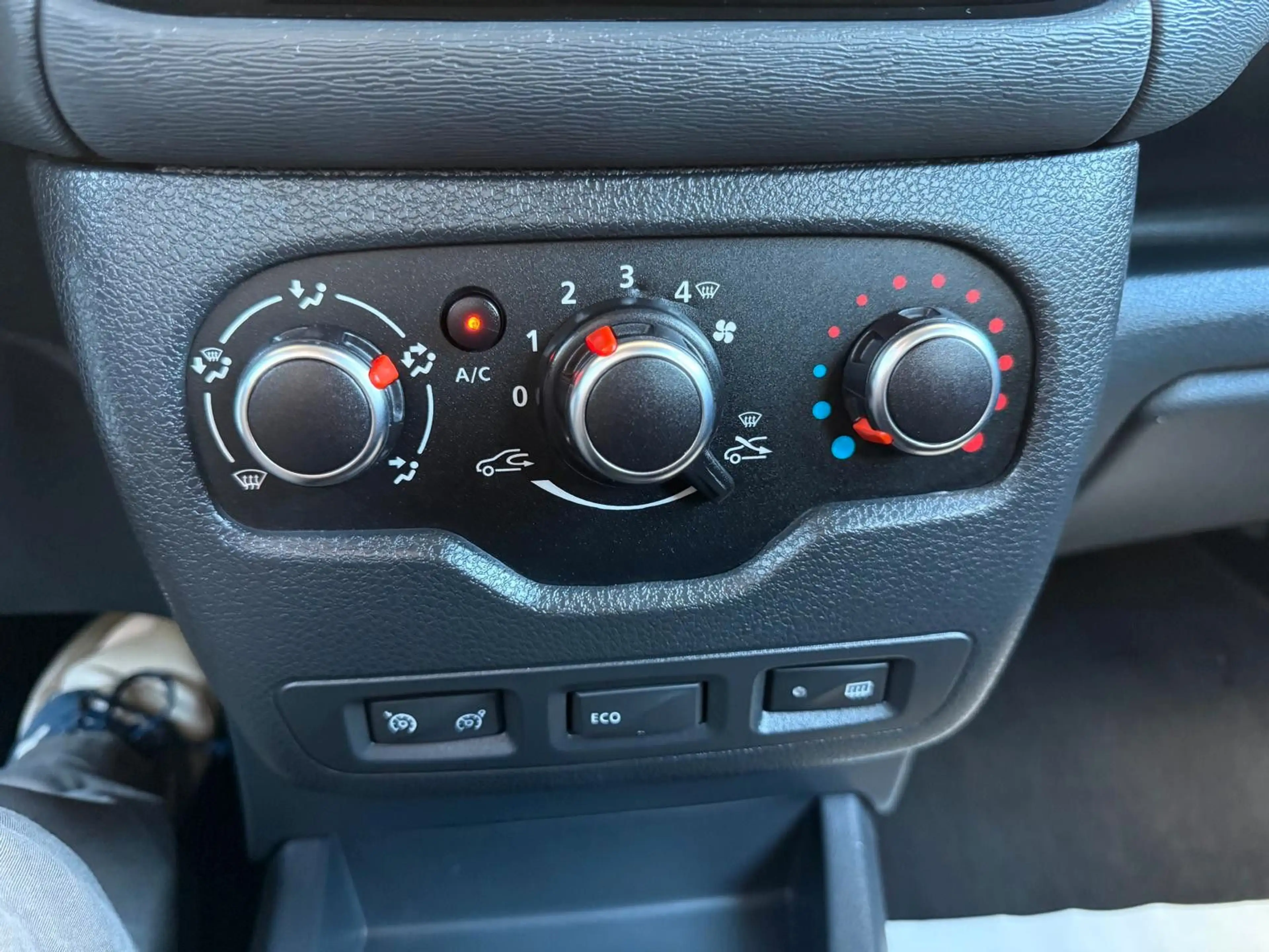 Dacia Dokker Comfort*Klima*FES*TEMP*AHK*TÜV NEU* — photo 12