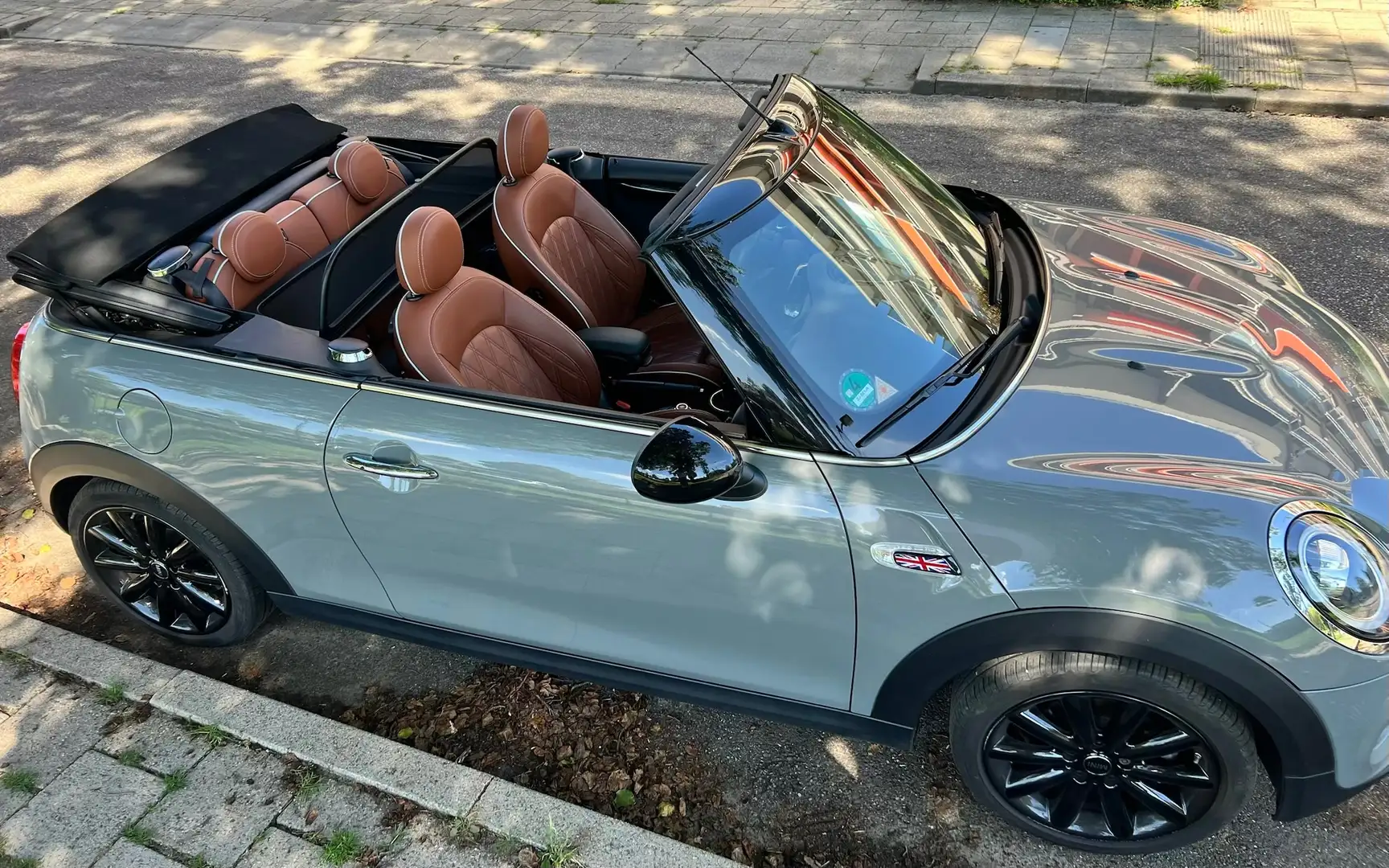 MINI Cooper Cabrio 1.5 Chili automaat met leren bekleding Grijs - 1