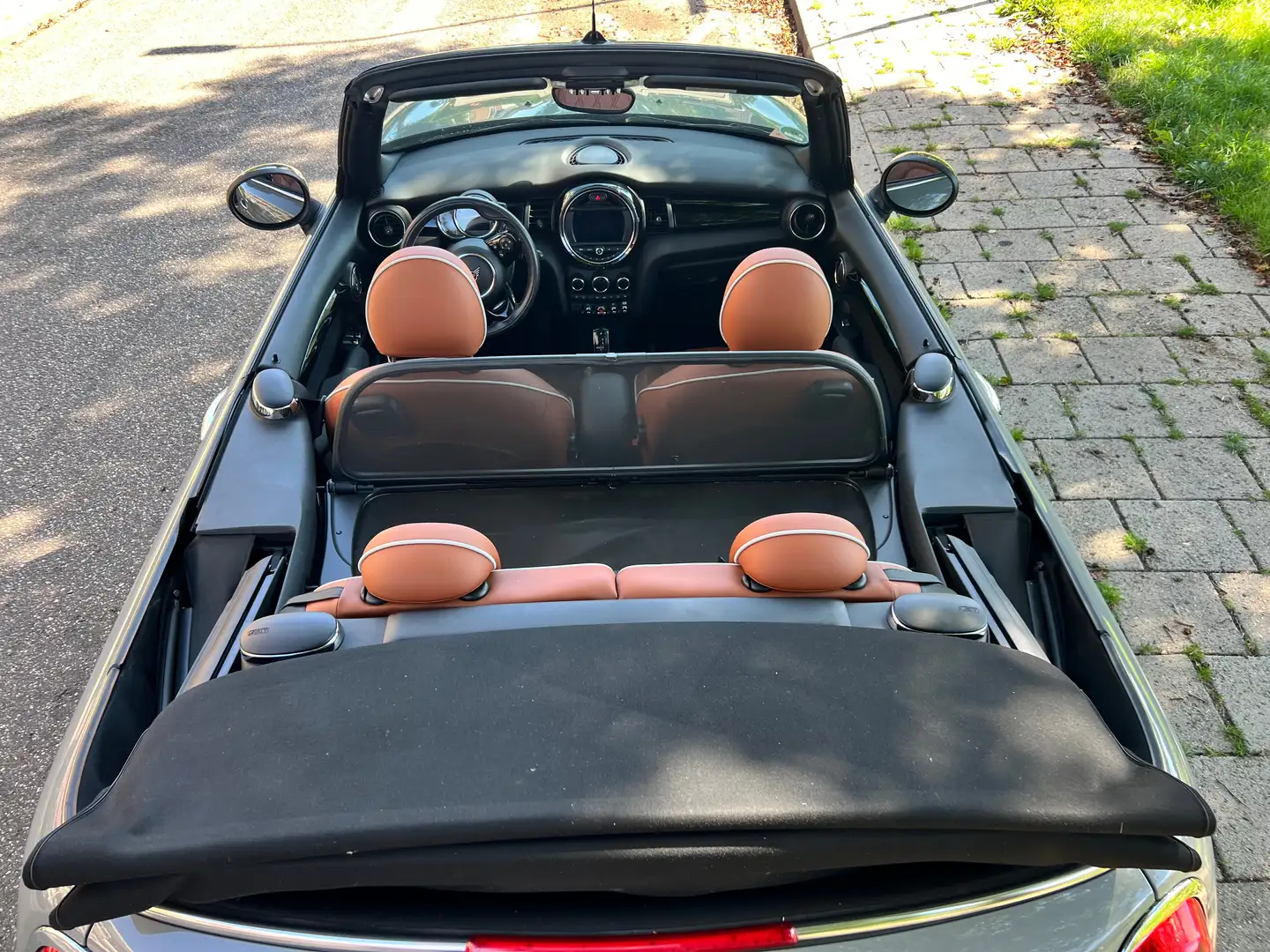 MINI Cooper Cabrio 1.5 Chili automaat met leren bekleding Grijs - 2