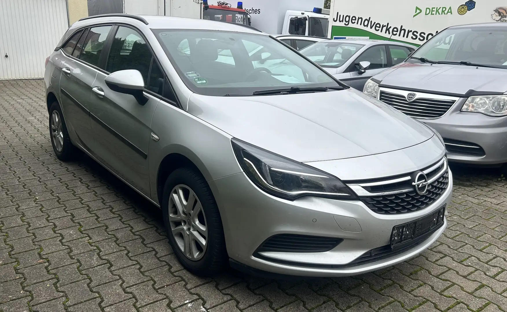 Opel Astra 1.4 Turbo CNG Edition Benzin Erdgas 1. Hand Navi Silber - 2