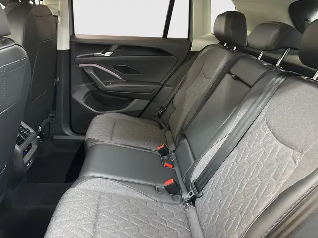 Volkswagen Tiguan view 8