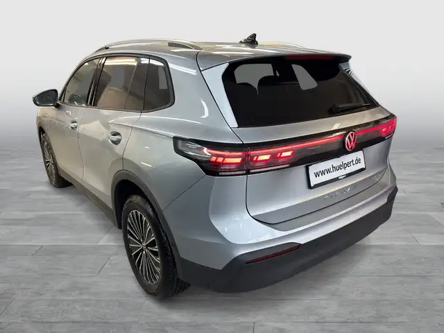 Volkswagen Tiguan view 2