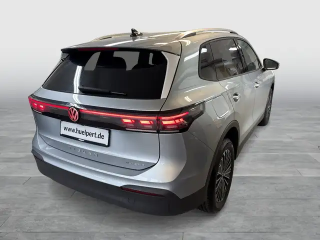 Volkswagen Tiguan view 4