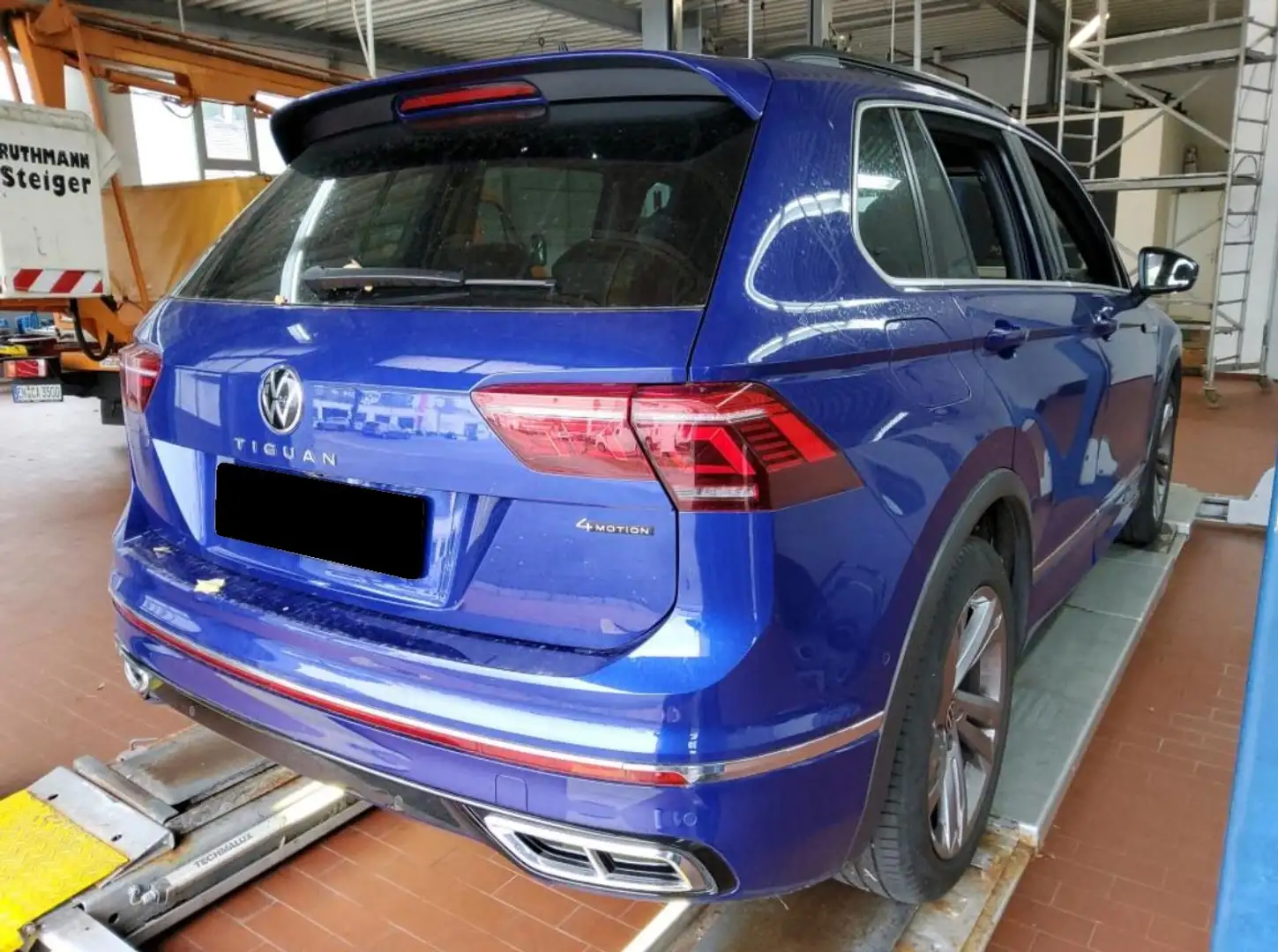 Volkswagen Tiguan 2.0 TDI DSG 4M R-Line MATRIX PANO AHK Blau - 2